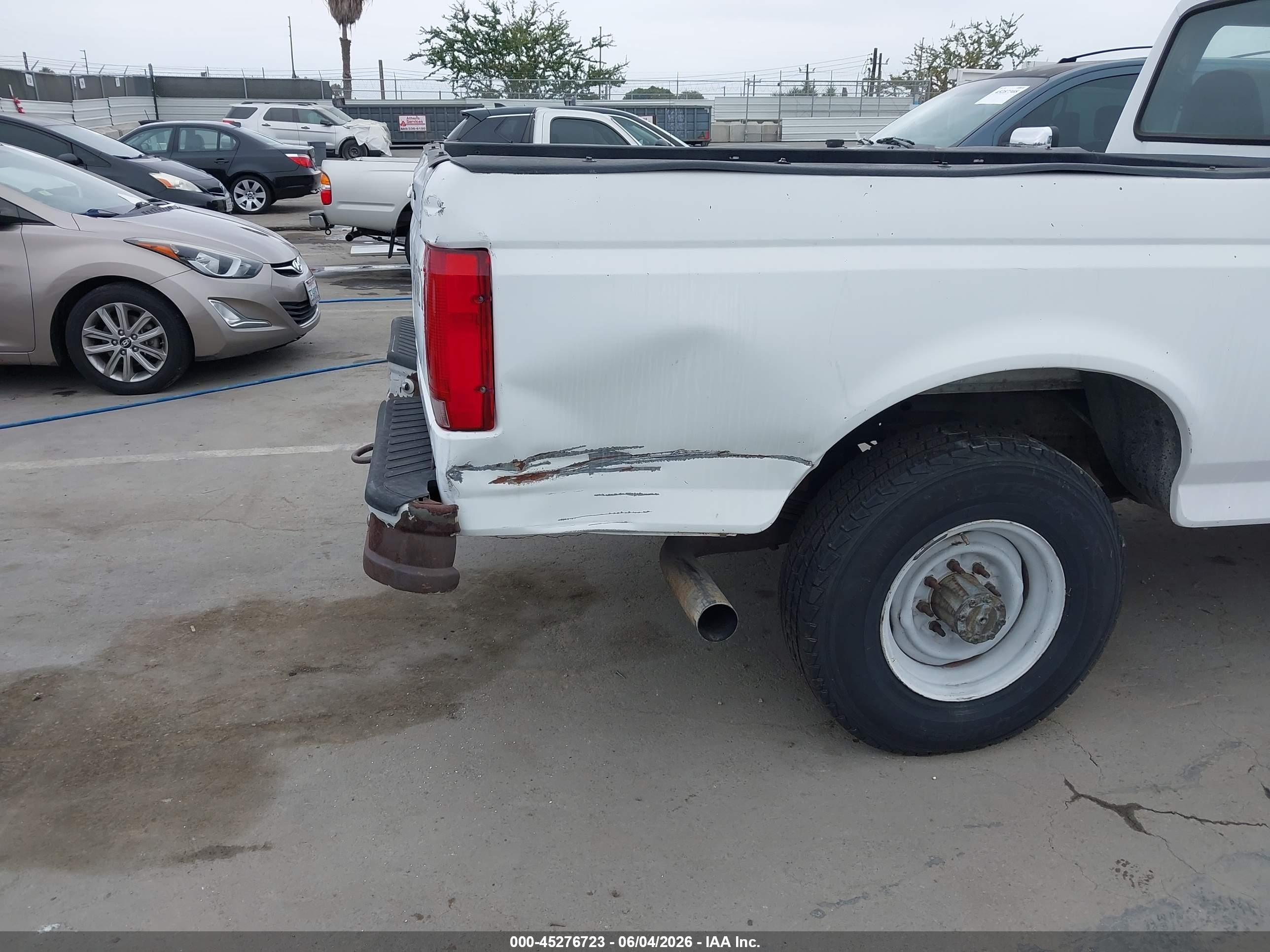 1995 Ford F250   White vin: 2FTHF25F5SCA27362