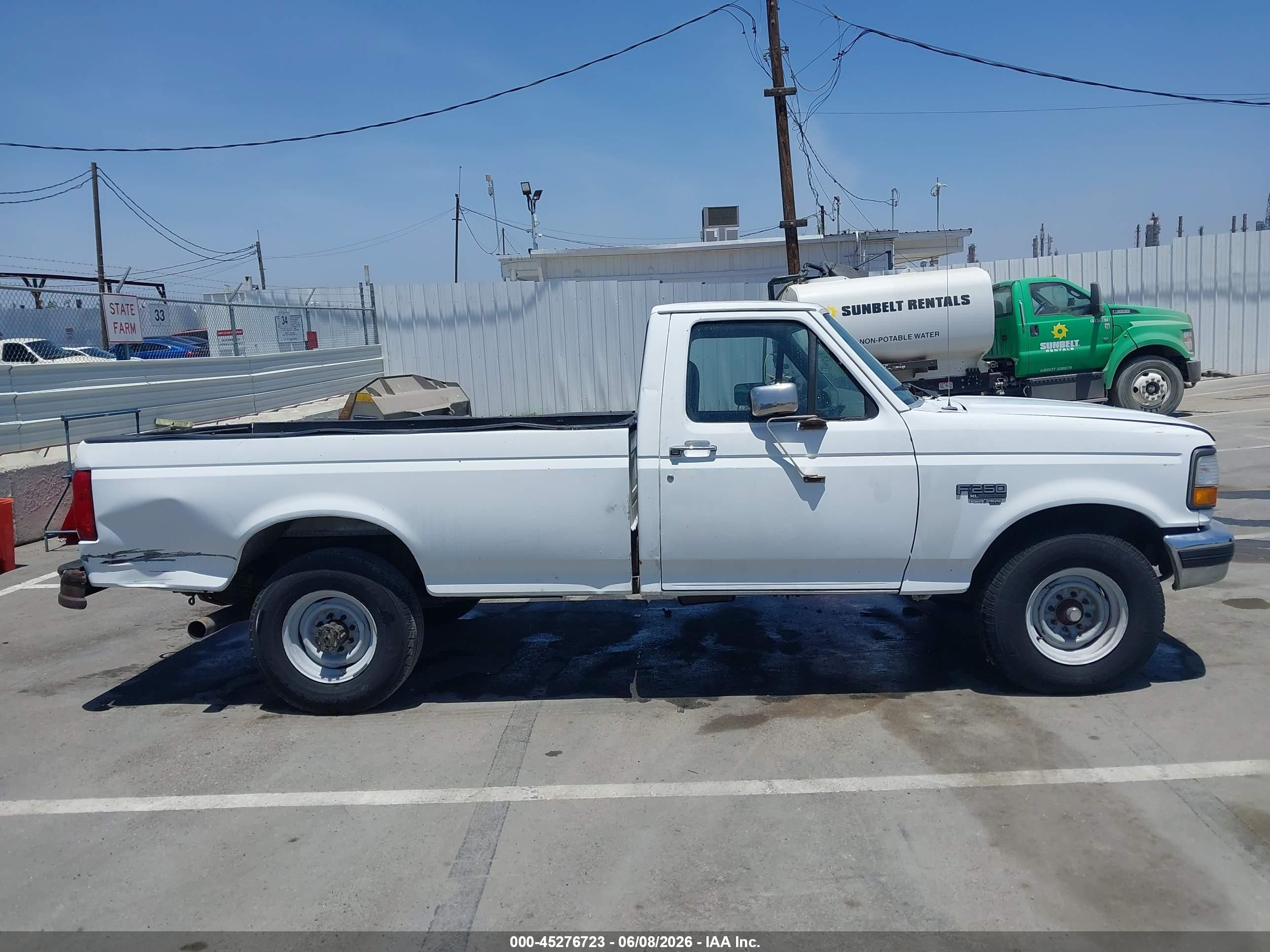 1995 Ford F250   White vin: 2FTHF25F5SCA27362