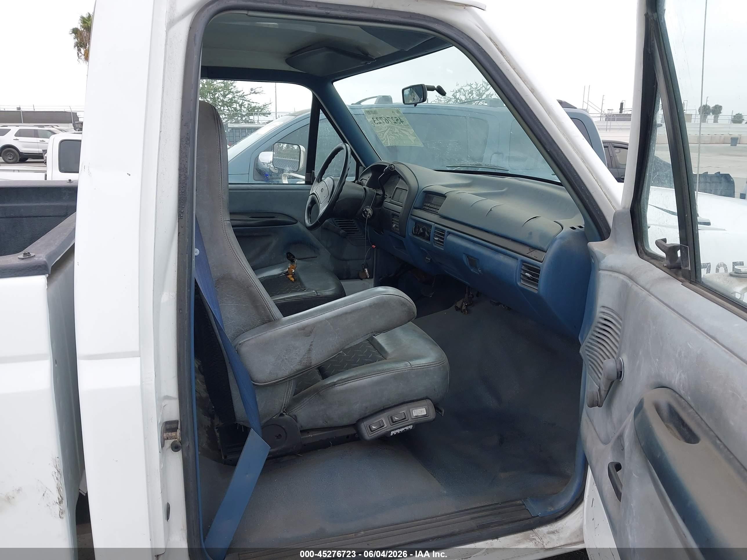 1995 Ford F250   White vin: 2FTHF25F5SCA27362