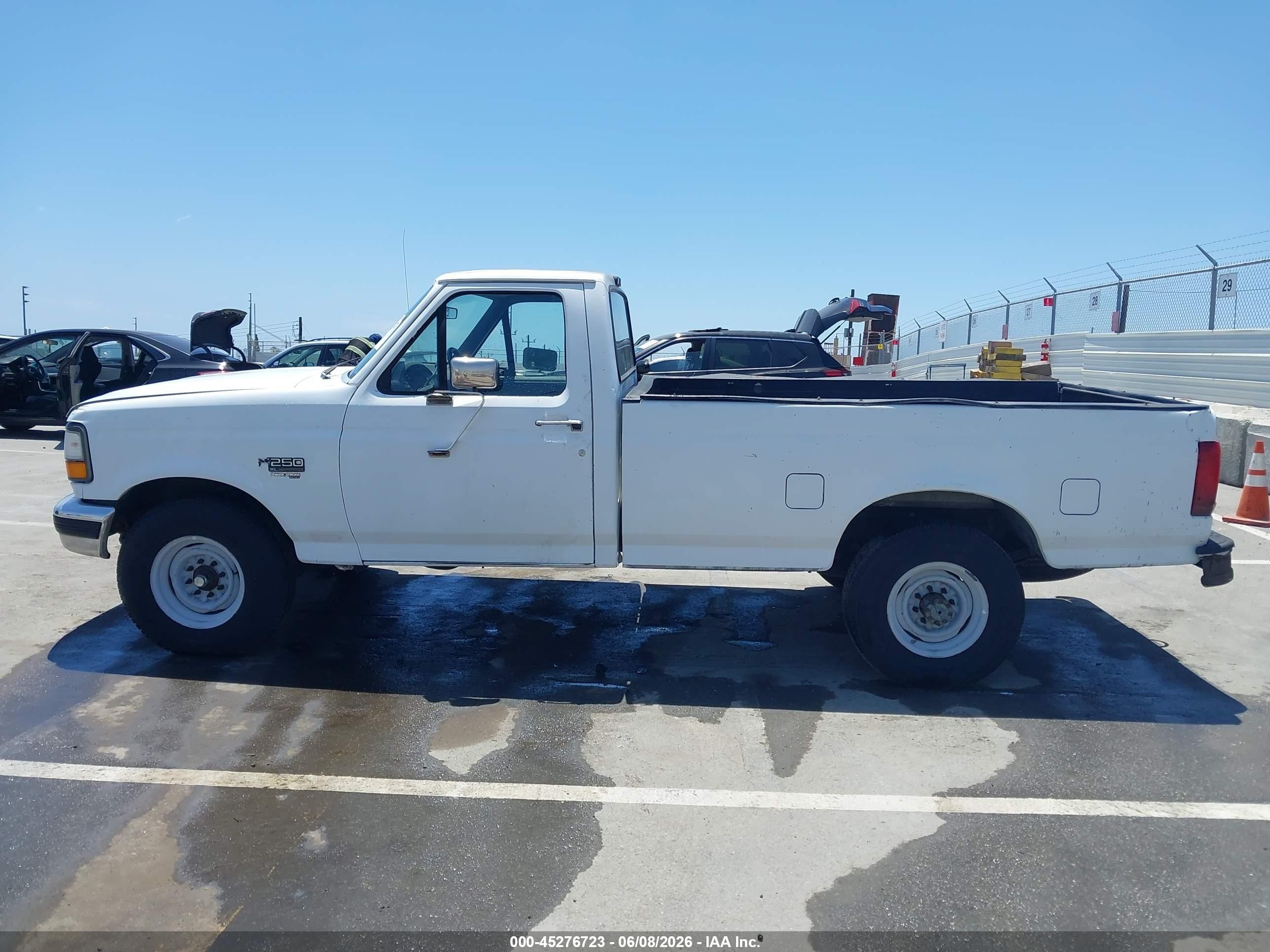 1995 Ford F250   White vin: 2FTHF25F5SCA27362