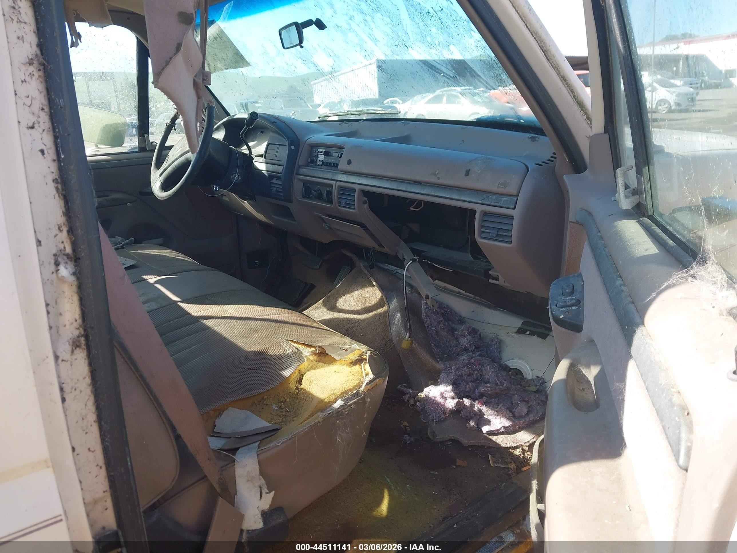 1993 Ford F250   Beige vin: 2FTHF25G0PCA78218