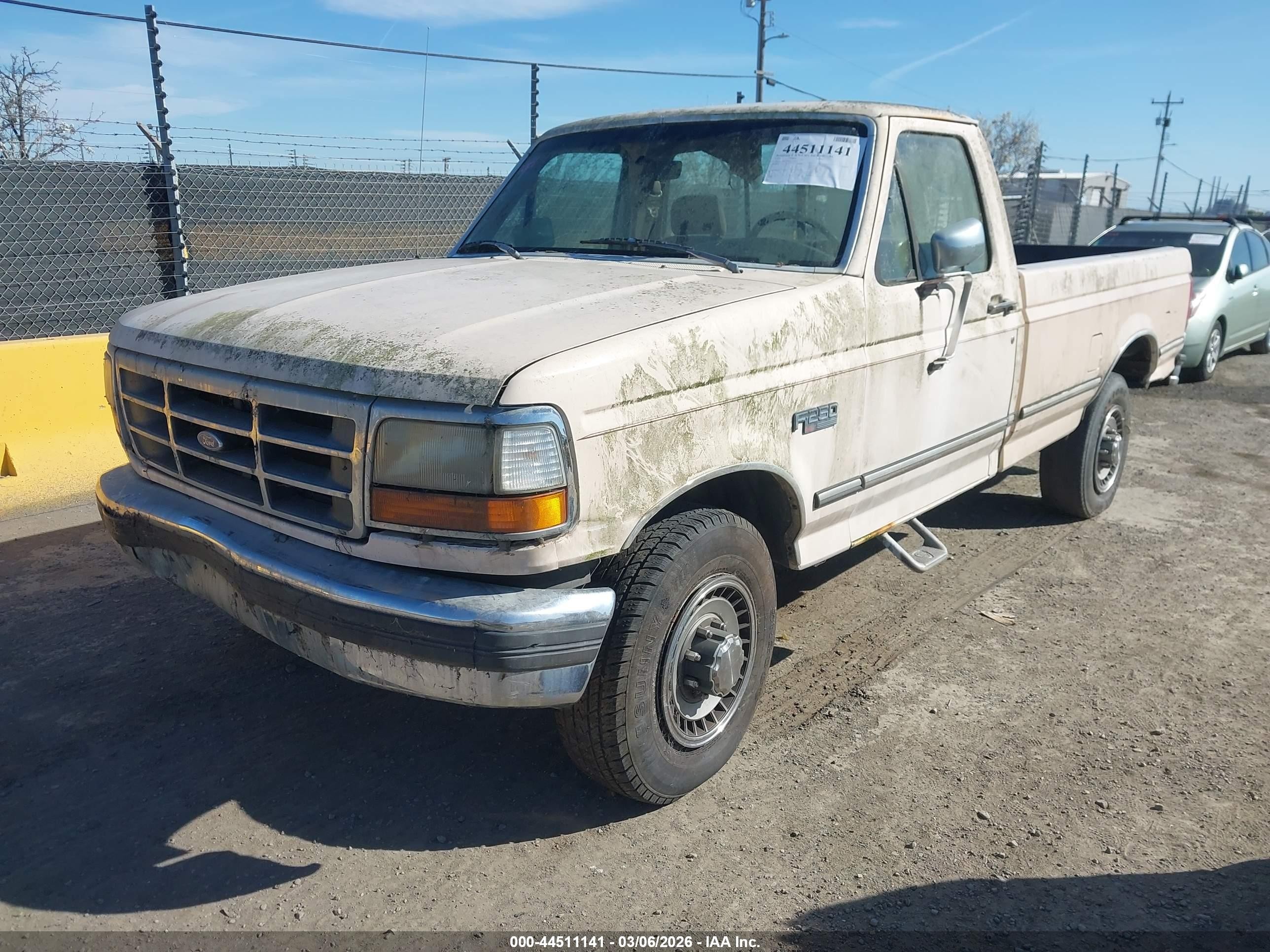 1993 Ford F250   Beige vin: 2FTHF25G0PCA78218