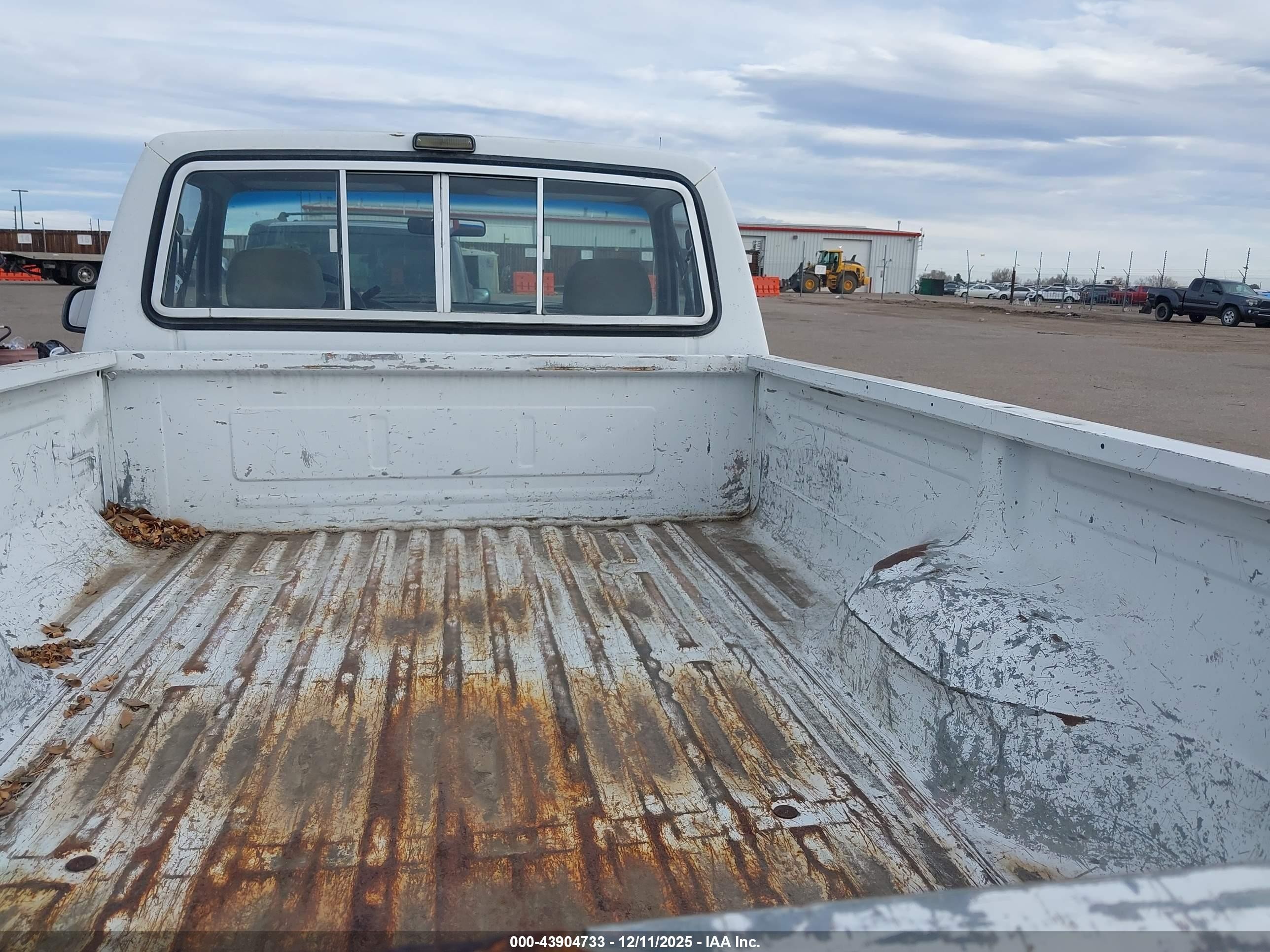 1993 Ford F250   White vin: 2FTHF25H5PCA90065