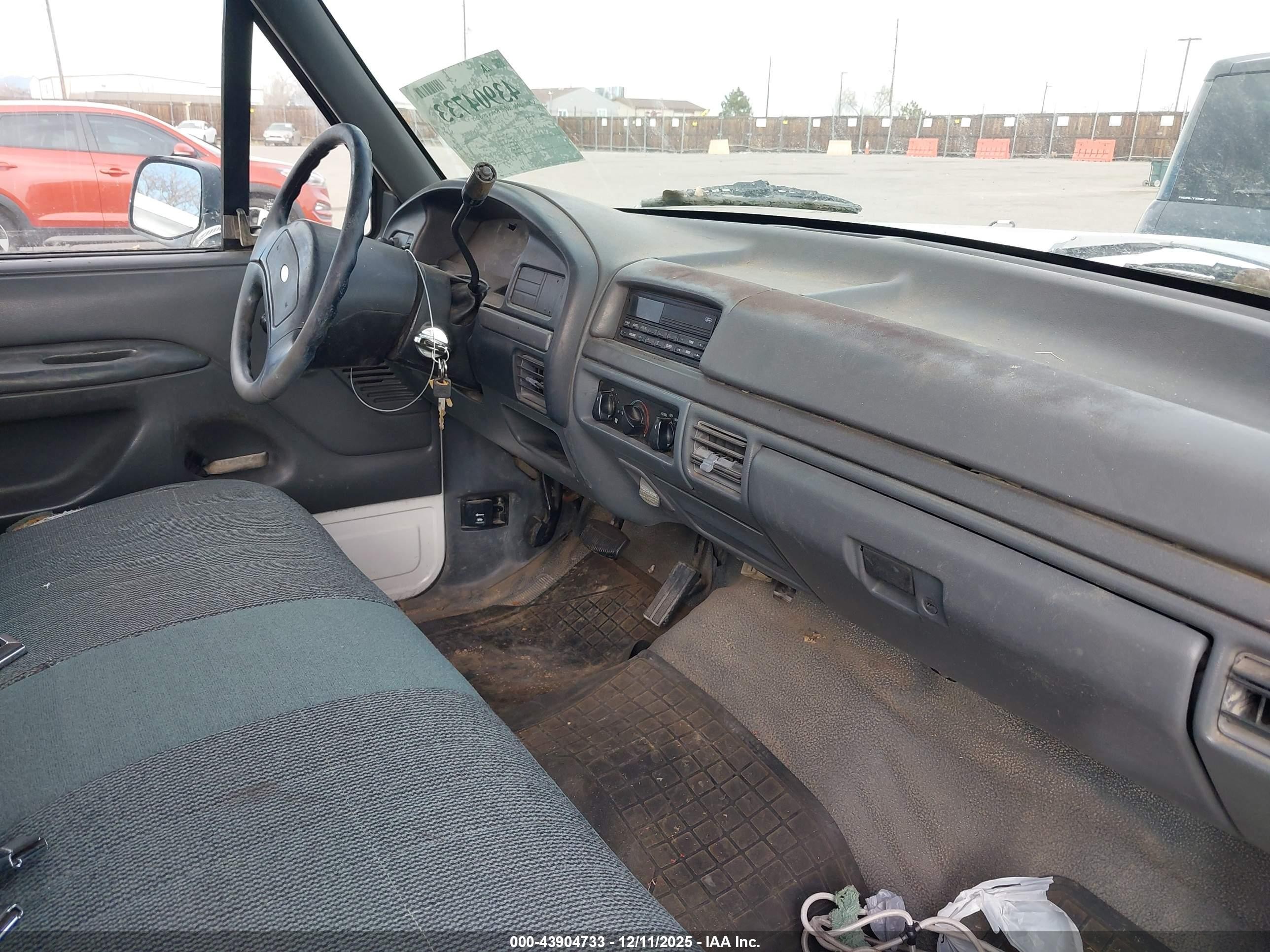 1993 Ford F250   White vin: 2FTHF25H5PCA90065
