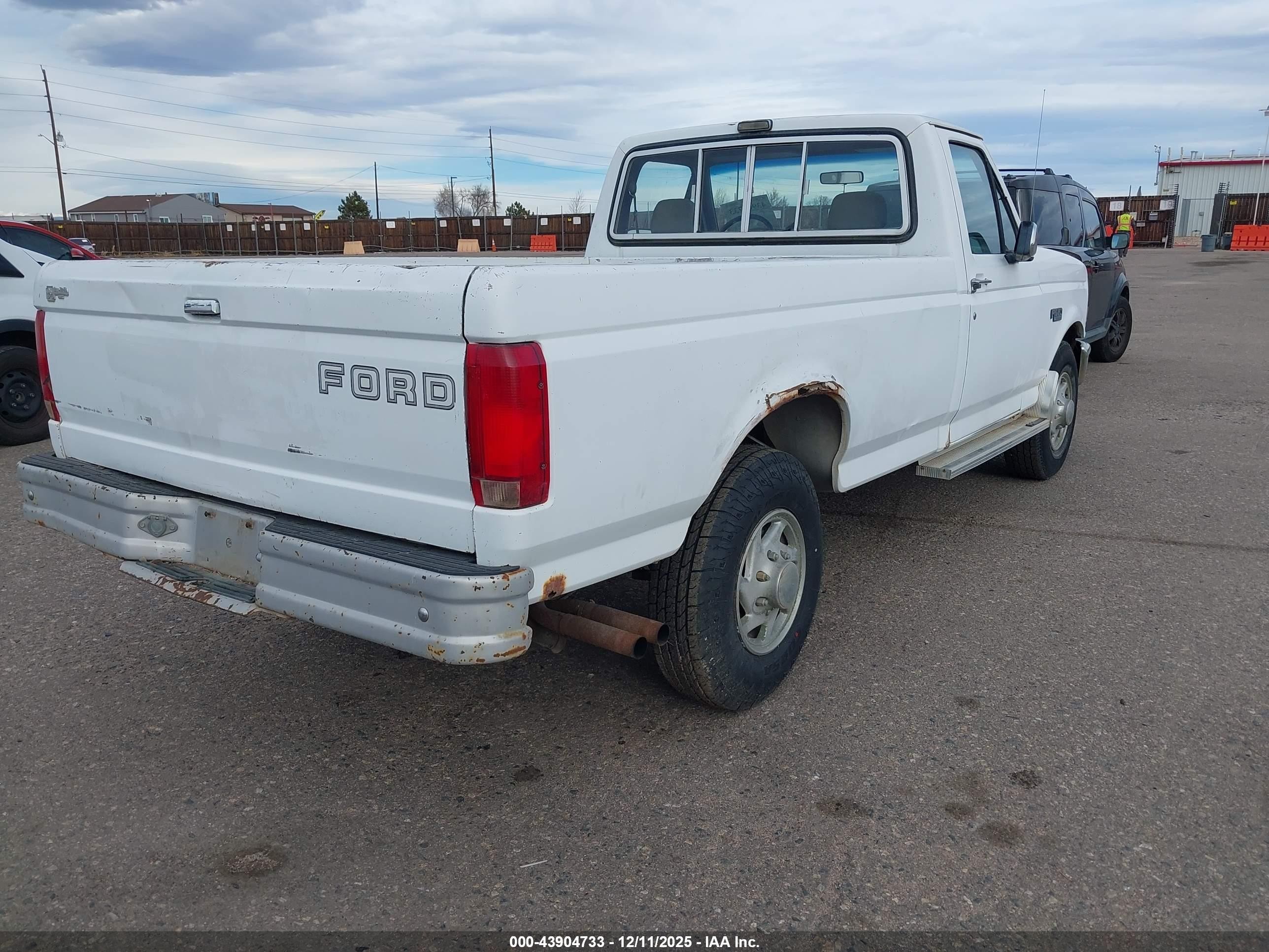1993 Ford F250   White vin: 2FTHF25H5PCA90065