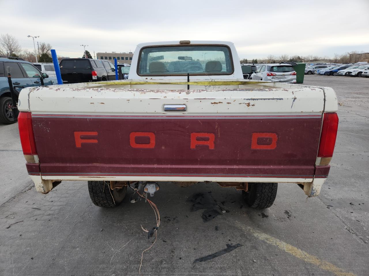 1993 Ford F250 Two Tone vin: 2FTHF26GXPCA39702