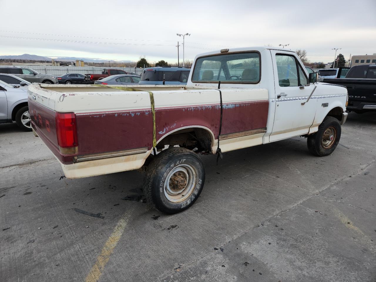 1993 Ford F250 Two Tone vin: 2FTHF26GXPCA39702