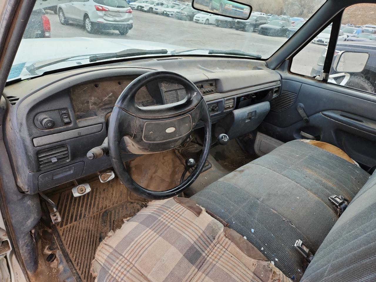 1993 Ford F250 Two Tone vin: 2FTHF26GXPCA39702