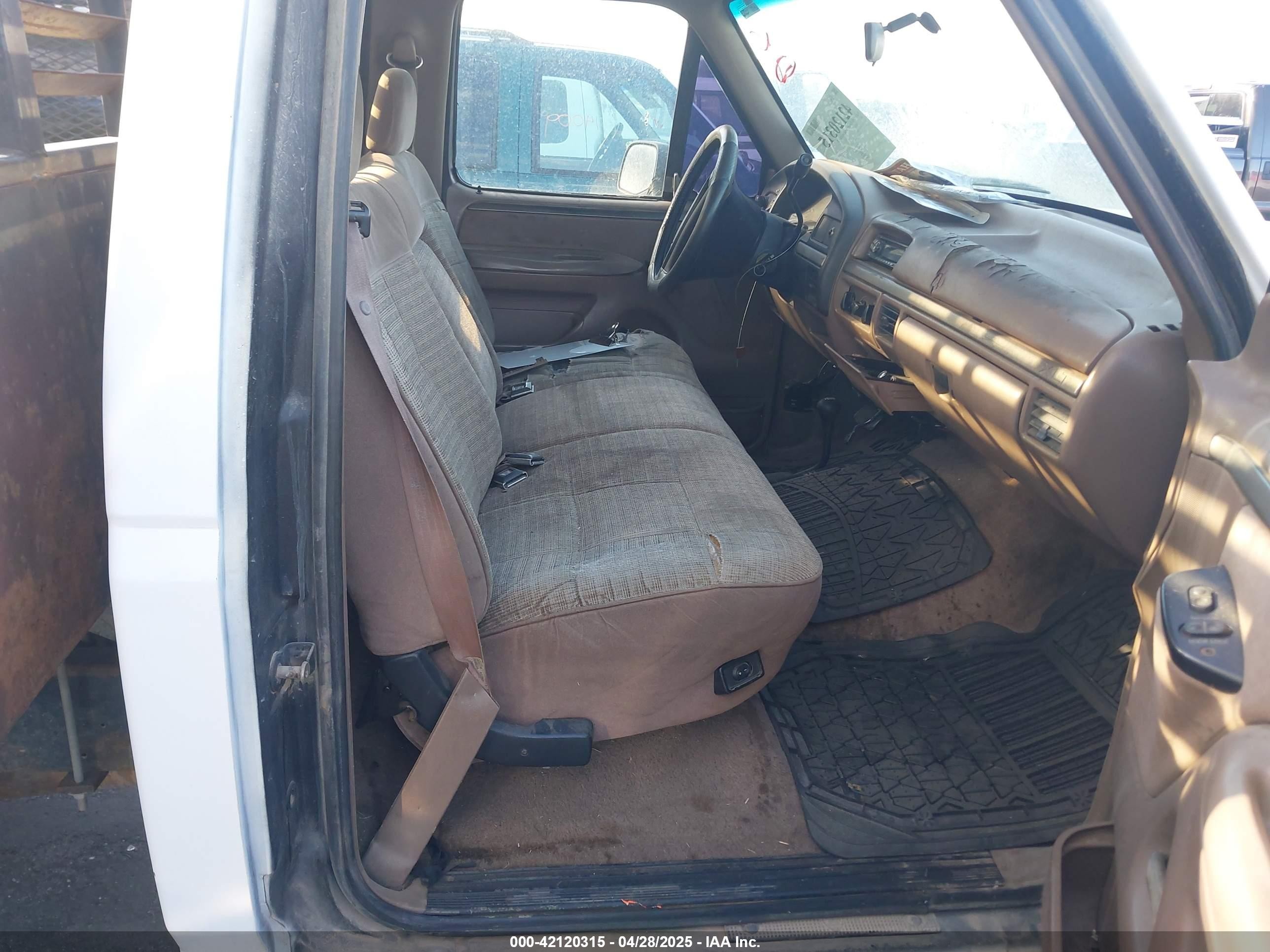 1993 Ford F250   White vin: 2FTHF26M5PCA27608