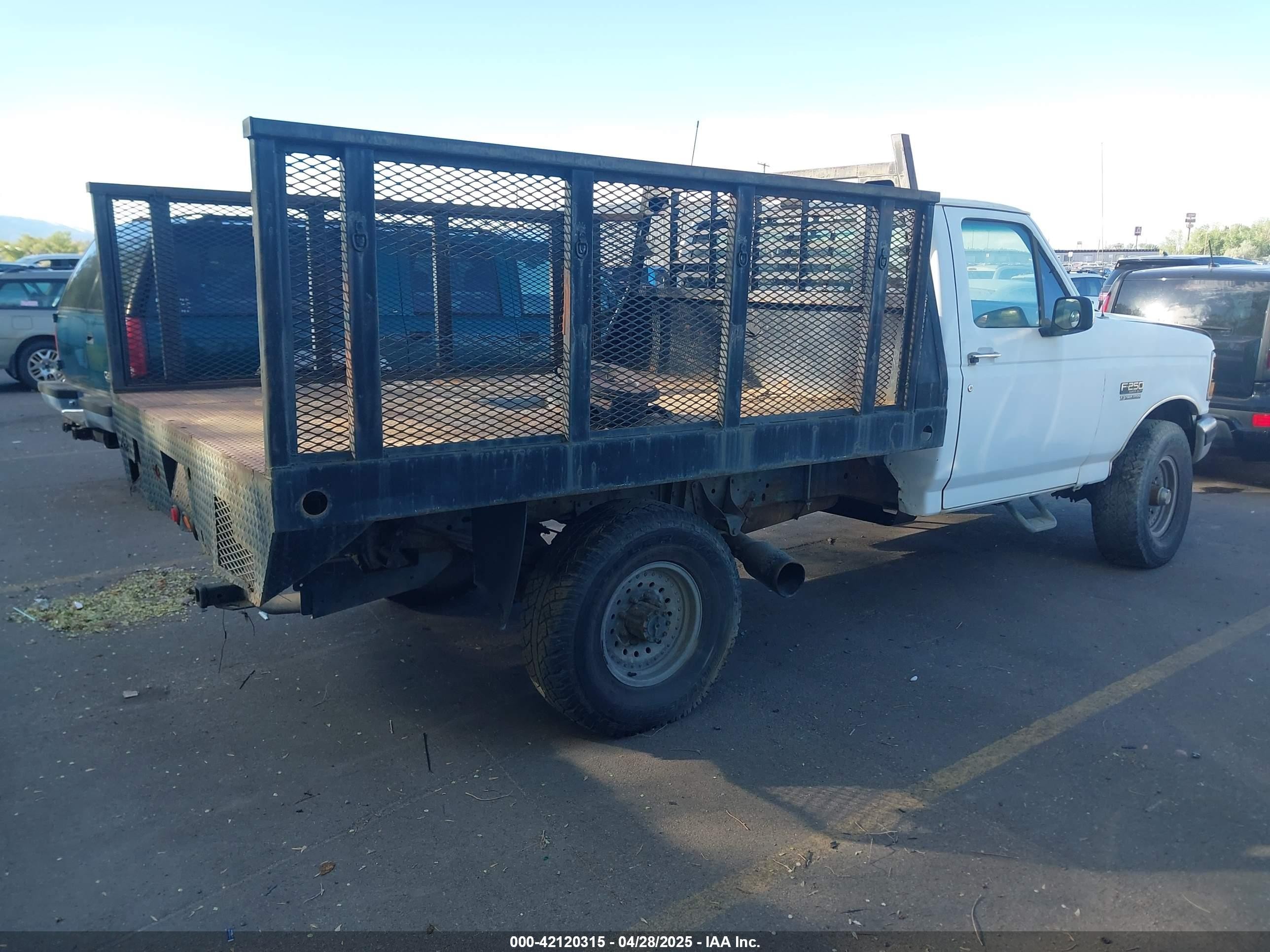 1993 Ford F250   White vin: 2FTHF26M5PCA27608