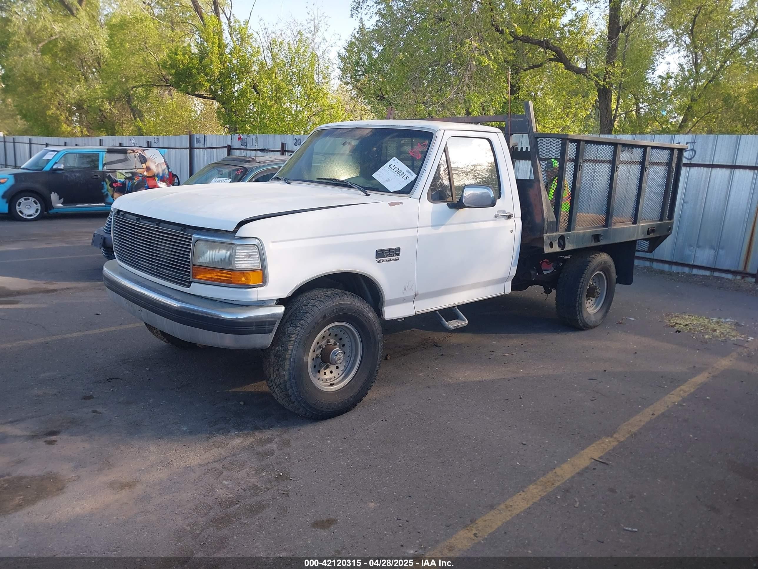 1993 Ford F250   White vin: 2FTHF26M5PCA27608