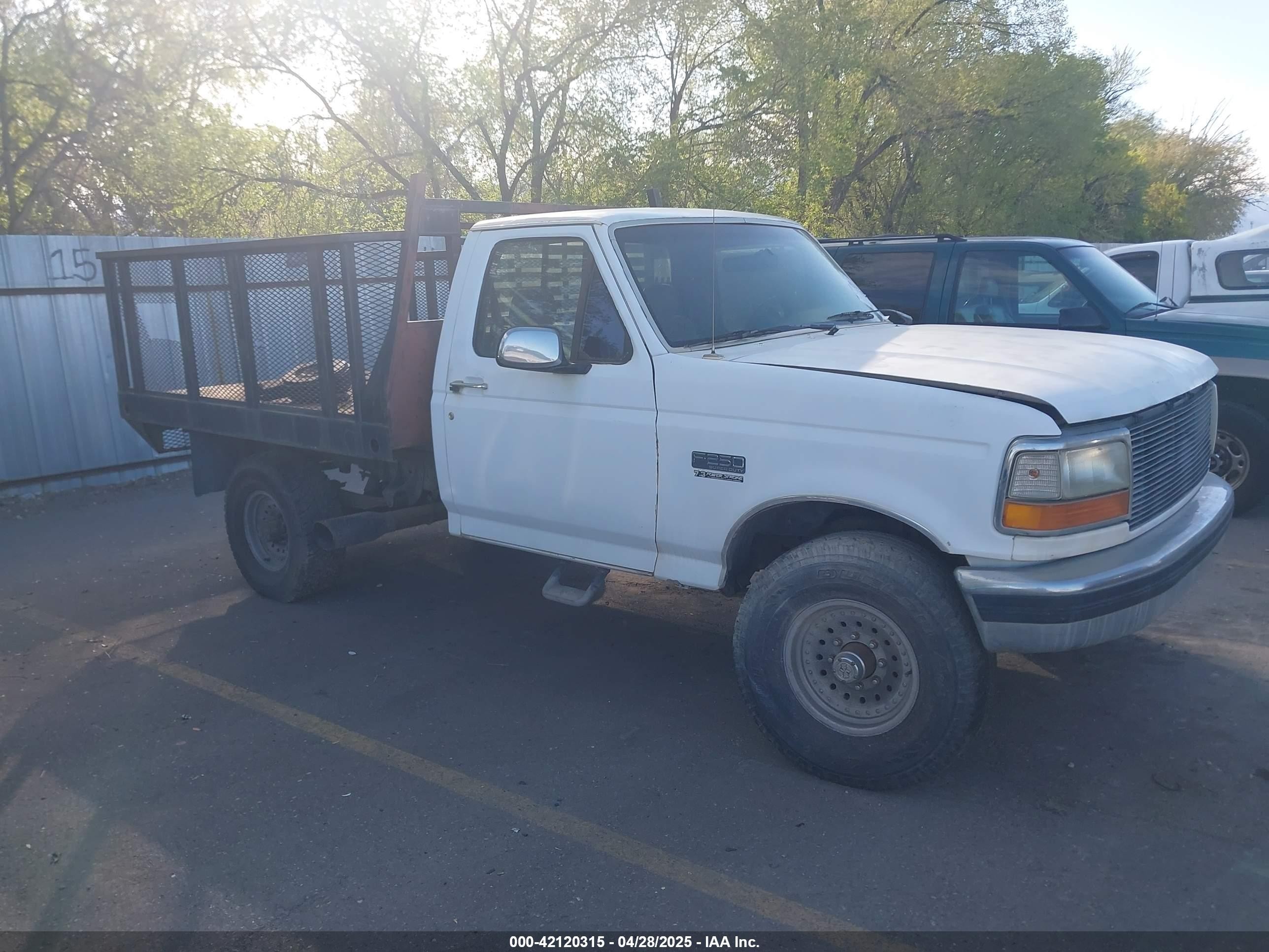 1993 Ford F250   White vin: 2FTHF26M5PCA27608