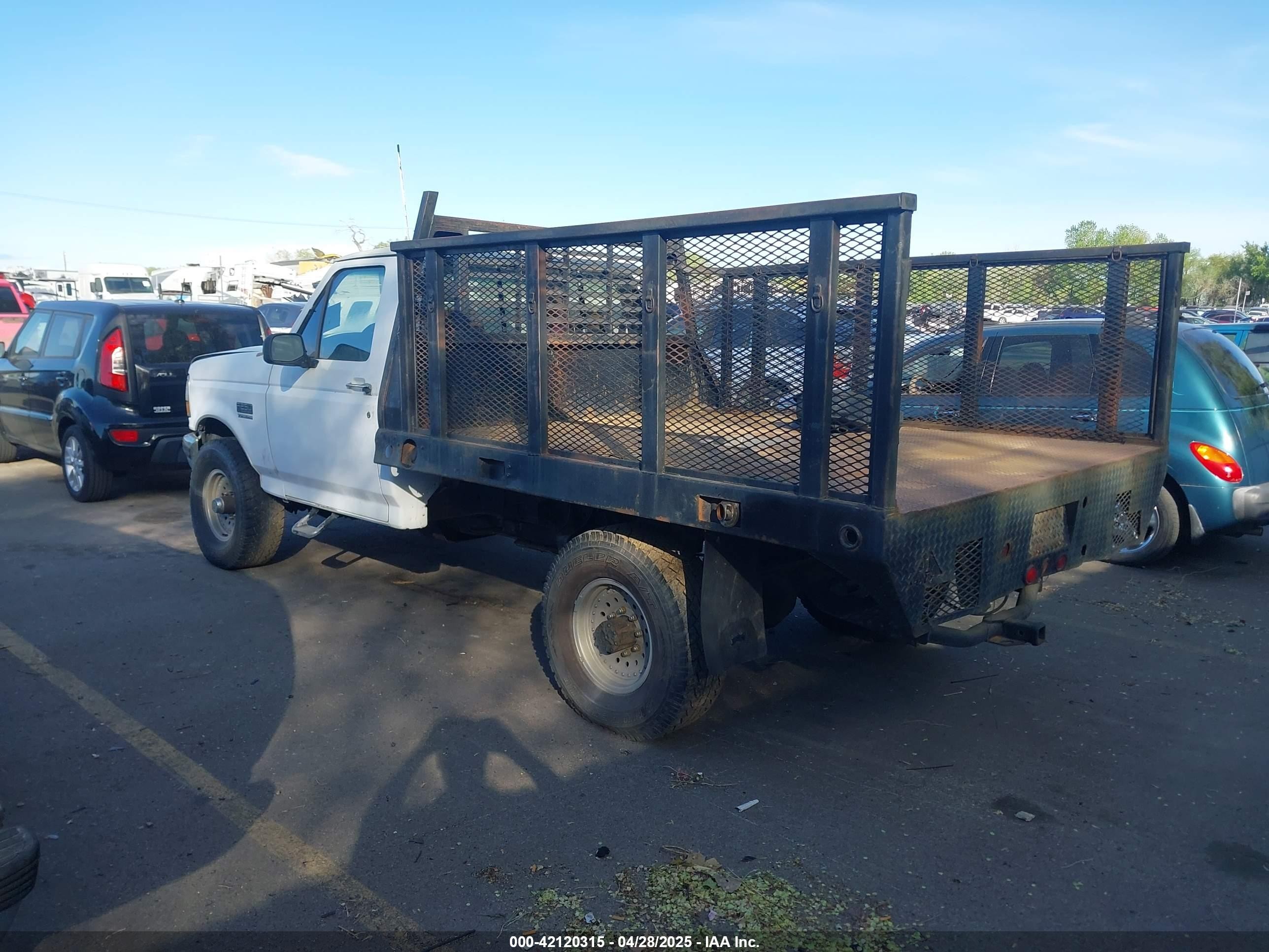 1993 Ford F250   White vin: 2FTHF26M5PCA27608