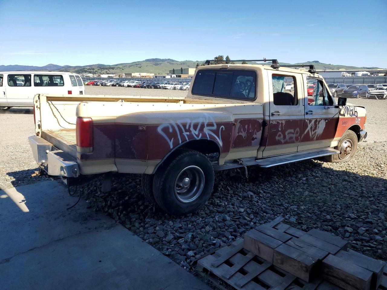 1988 Ford F350 Two Tone vin: 2FTJW35G3JCB15857