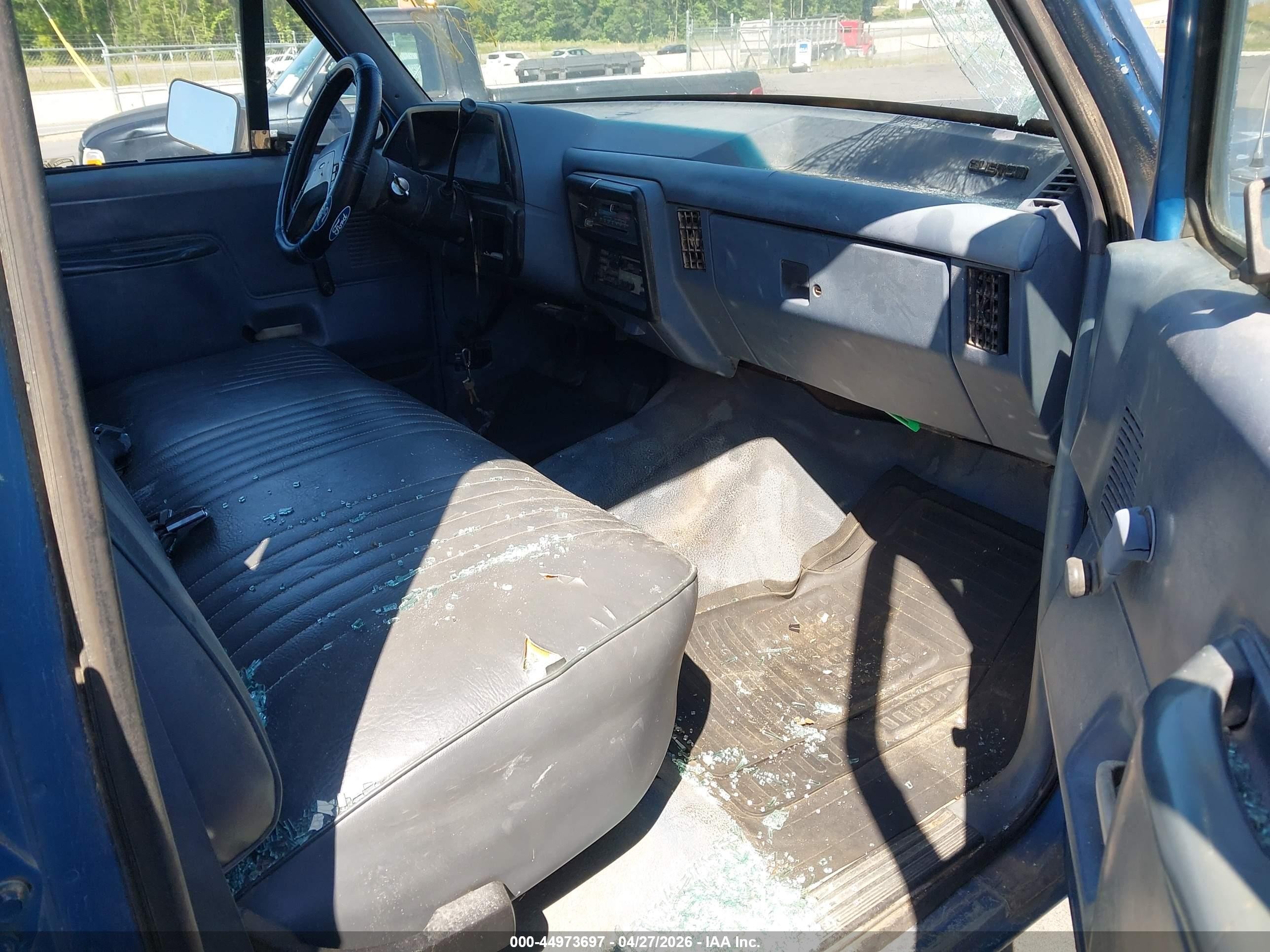 1989 Ford F350   Blue vin: 2FTJW35G3KCA08230