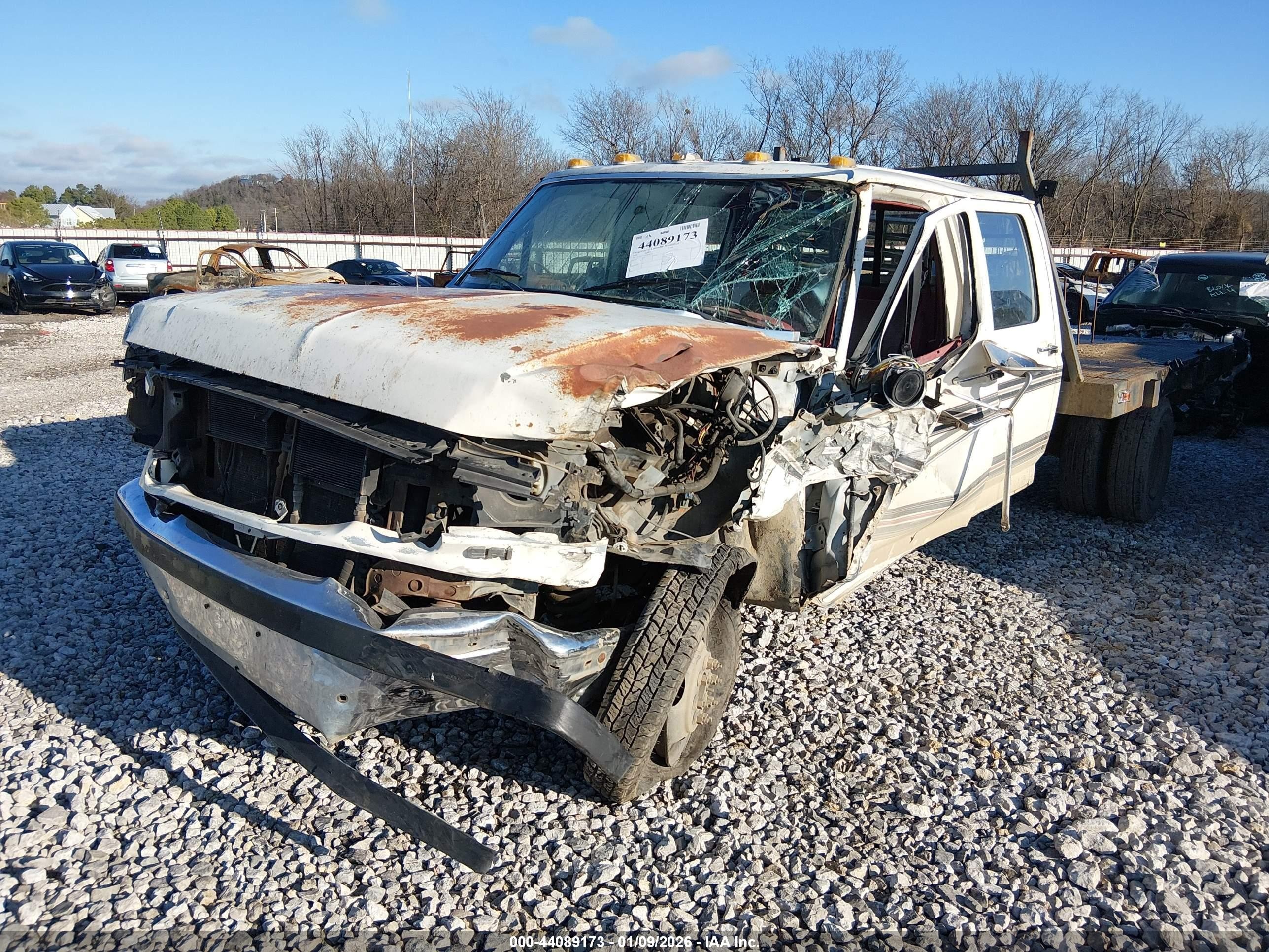 1989 Ford F350   White vin: 2FTJW35G7KCB26538