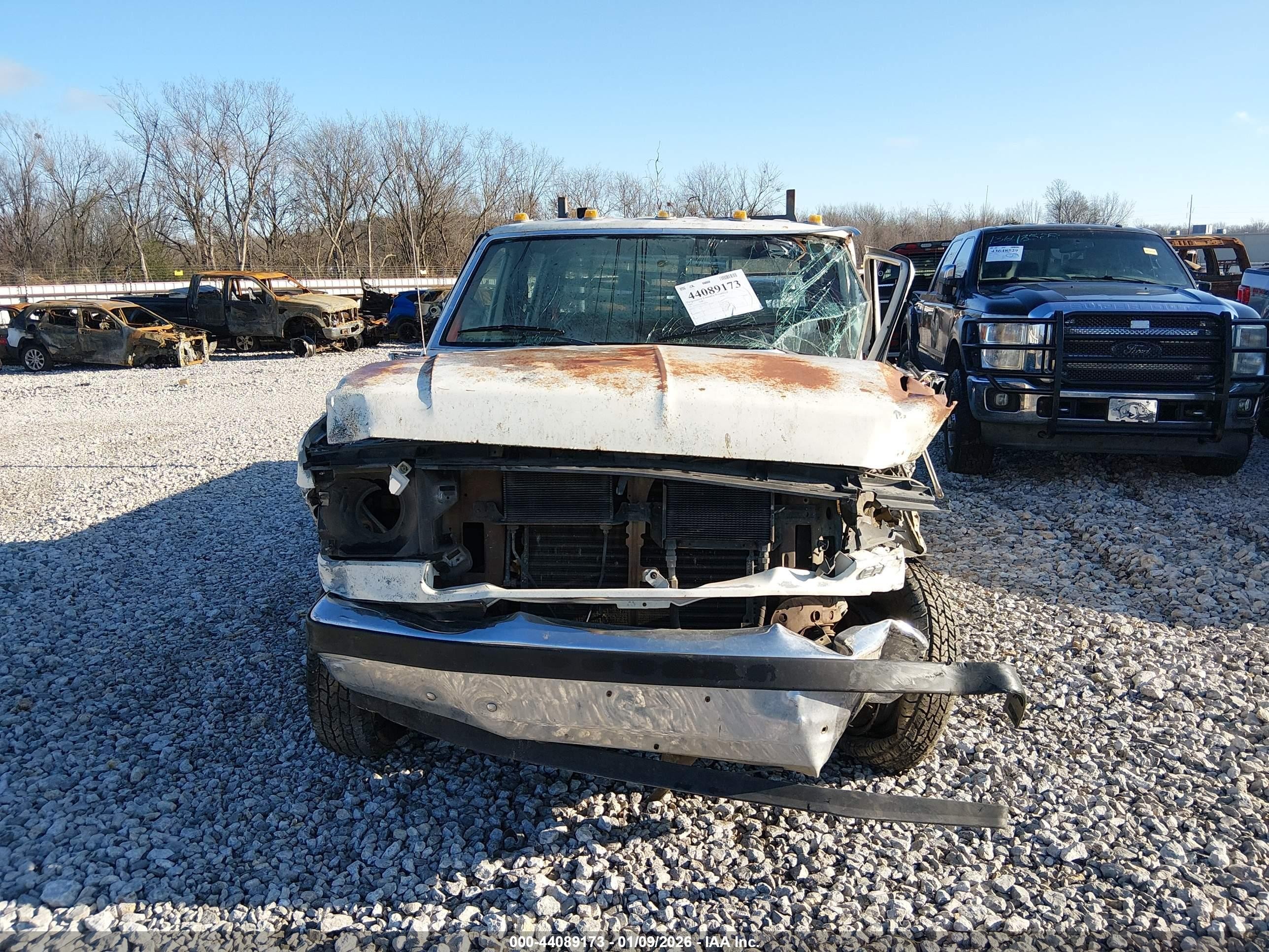 1989 Ford F350   White vin: 2FTJW35G7KCB26538