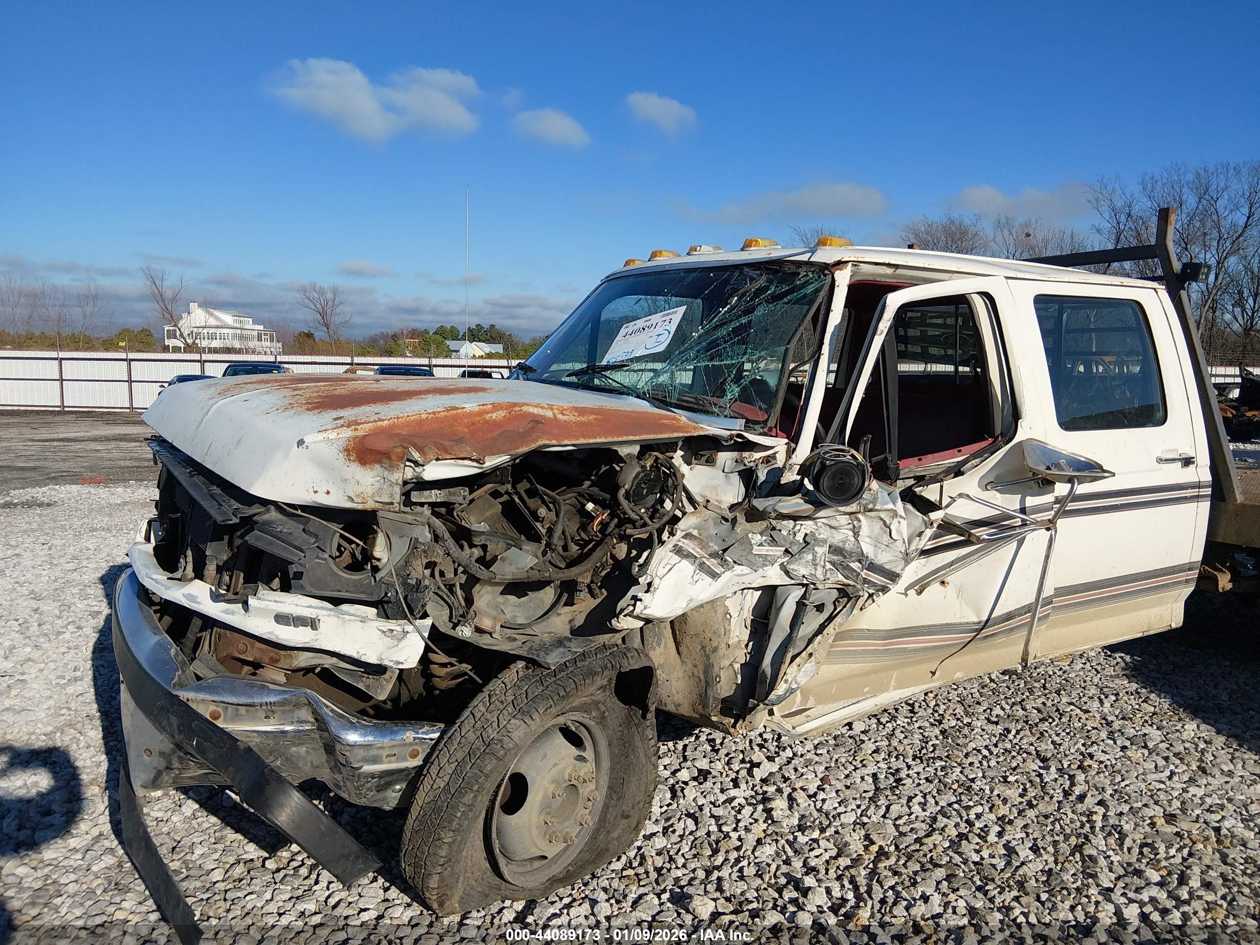 1989 Ford F350   White vin: 2FTJW35G7KCB26538