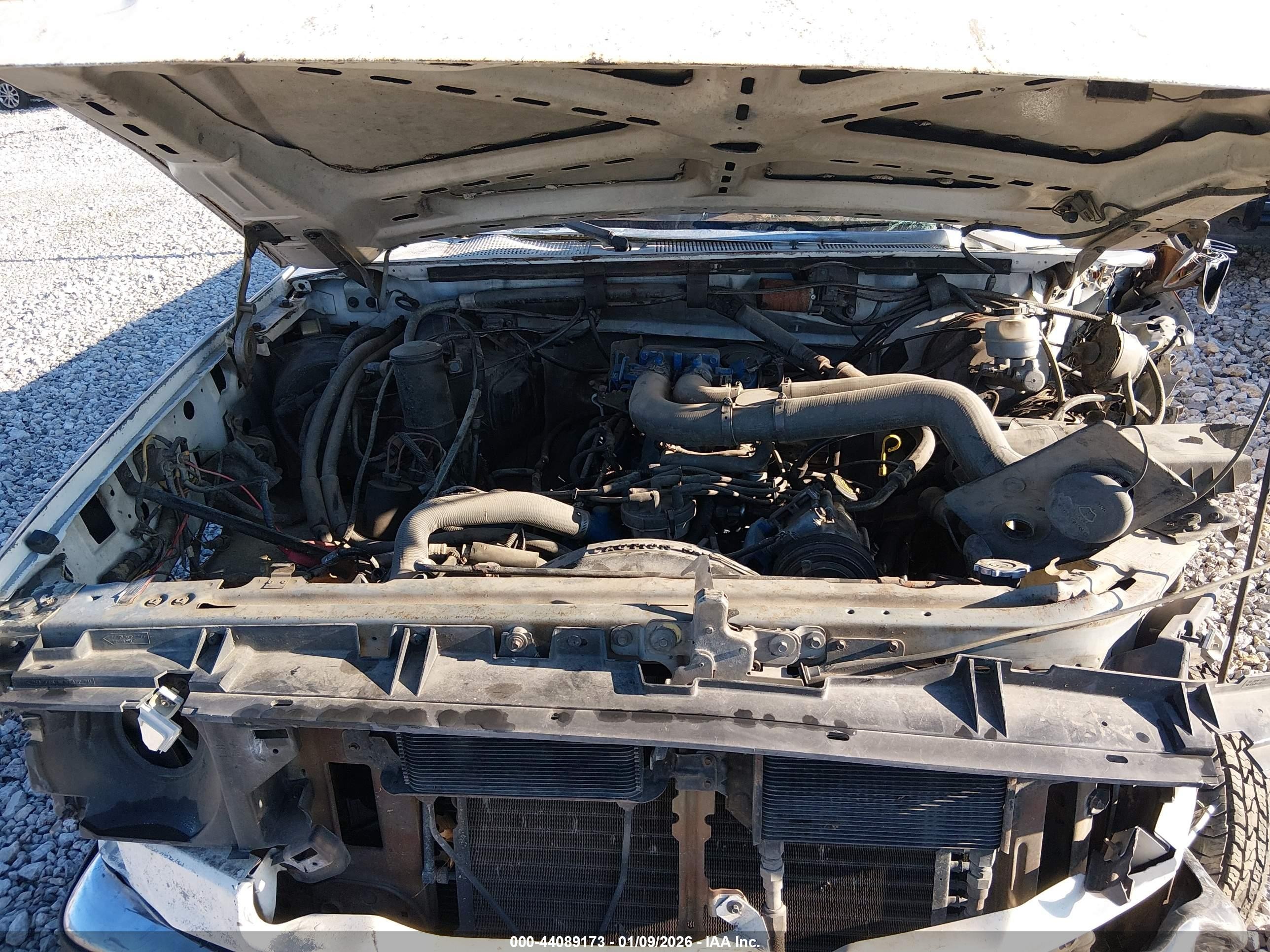 1989 Ford F350   White vin: 2FTJW35G7KCB26538