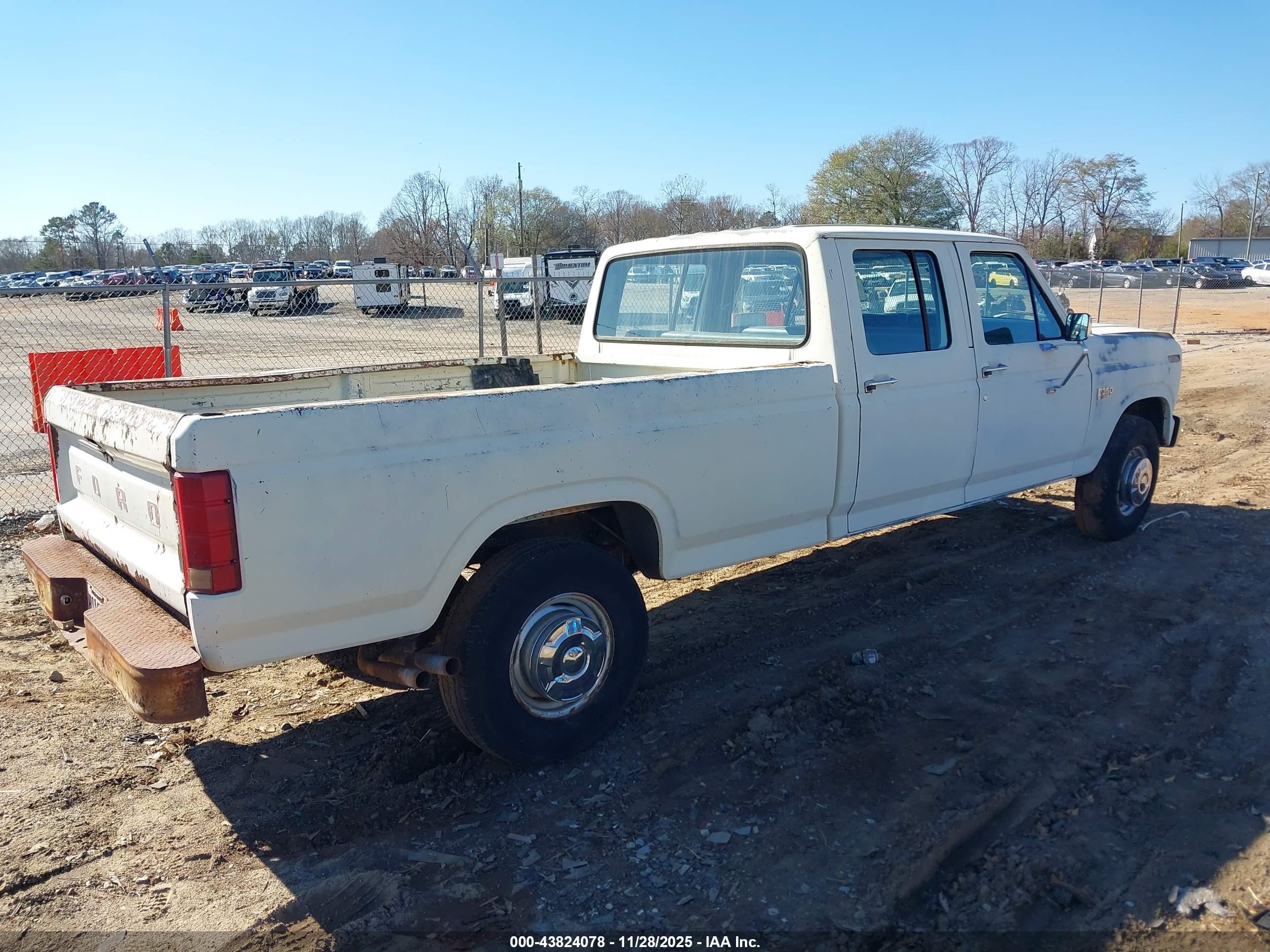 1986 Ford F350   White vin: 2FTJW35H4GCB32488