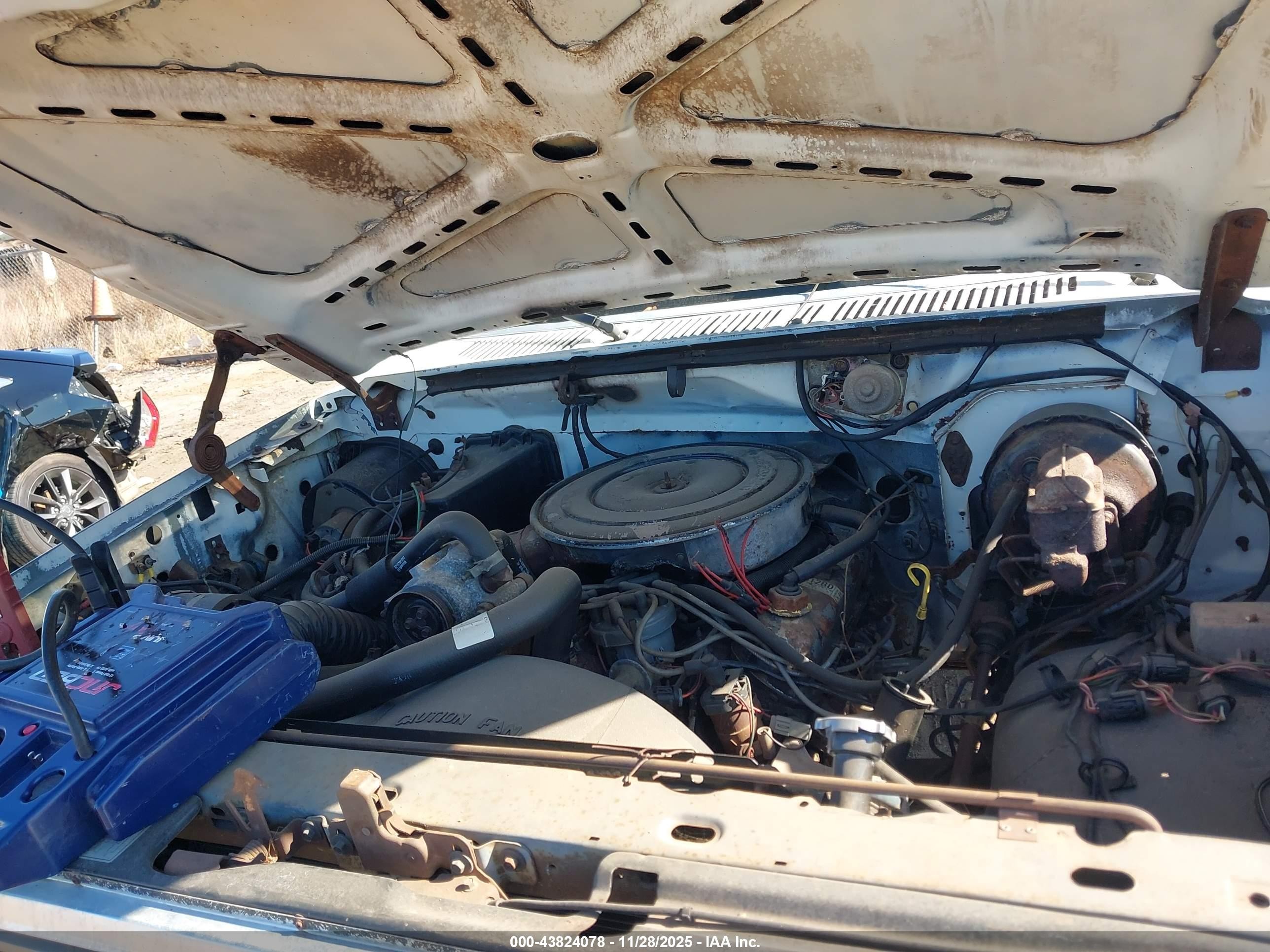 1986 Ford F350   White vin: 2FTJW35H4GCB32488