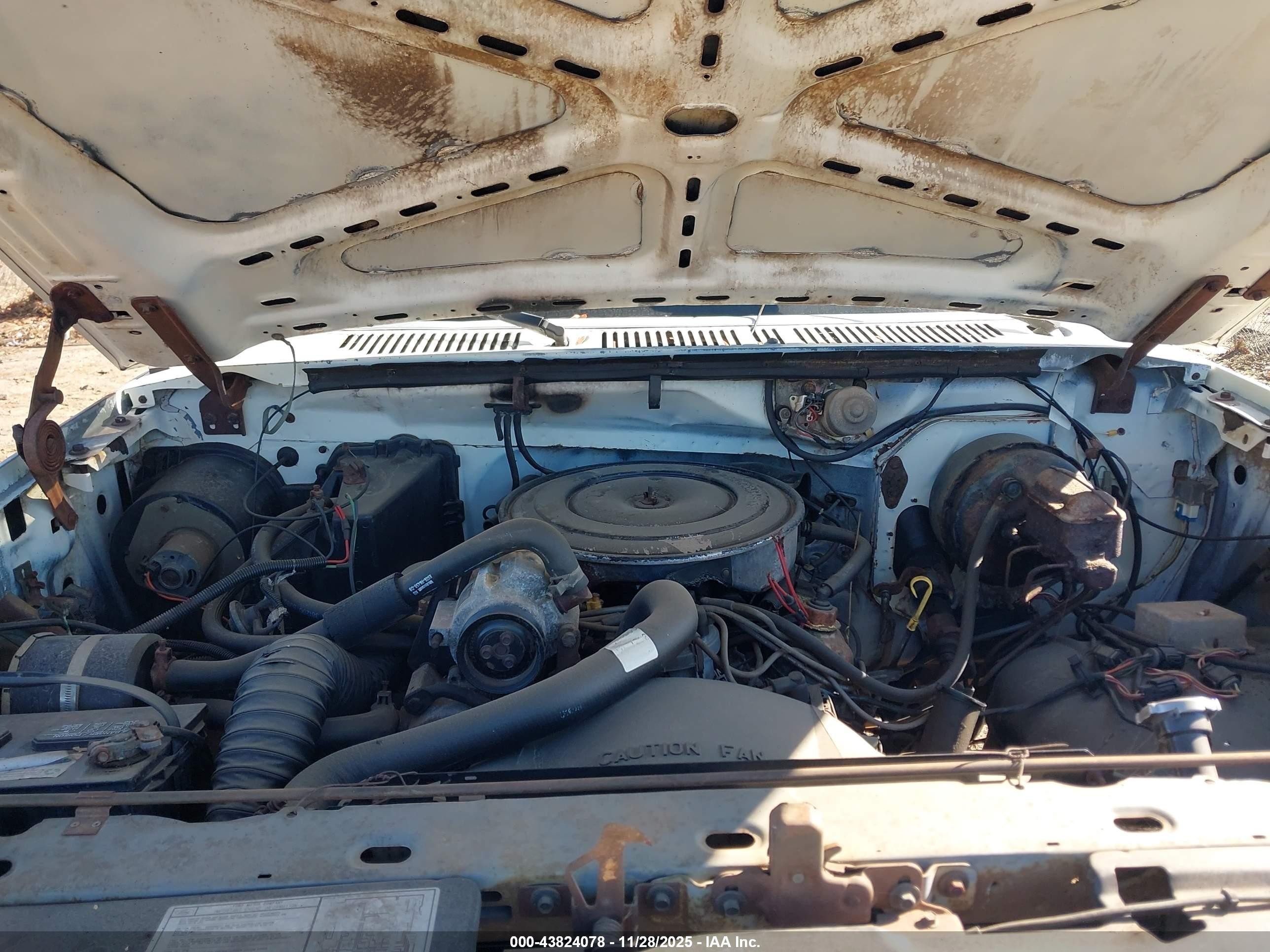 1986 Ford F350   White vin: 2FTJW35H4GCB32488