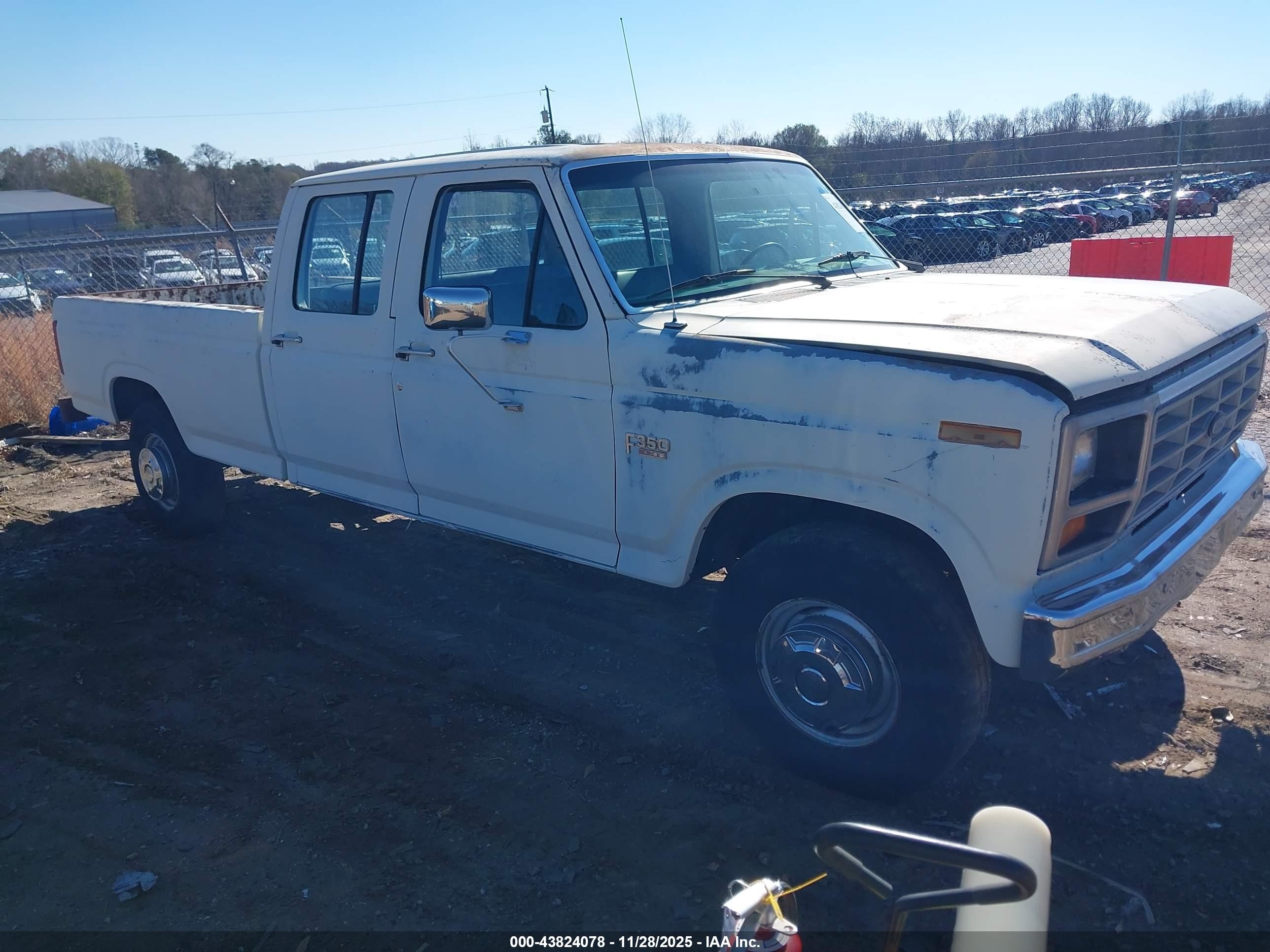 1986 Ford F350   White vin: 2FTJW35H4GCB32488