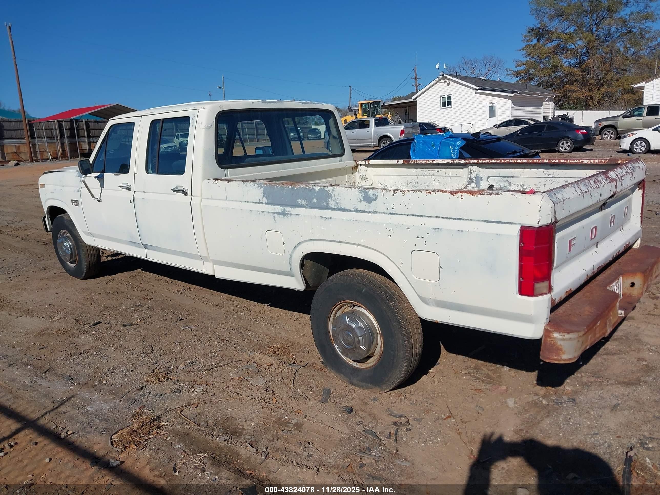 1986 Ford F350   White vin: 2FTJW35H4GCB32488