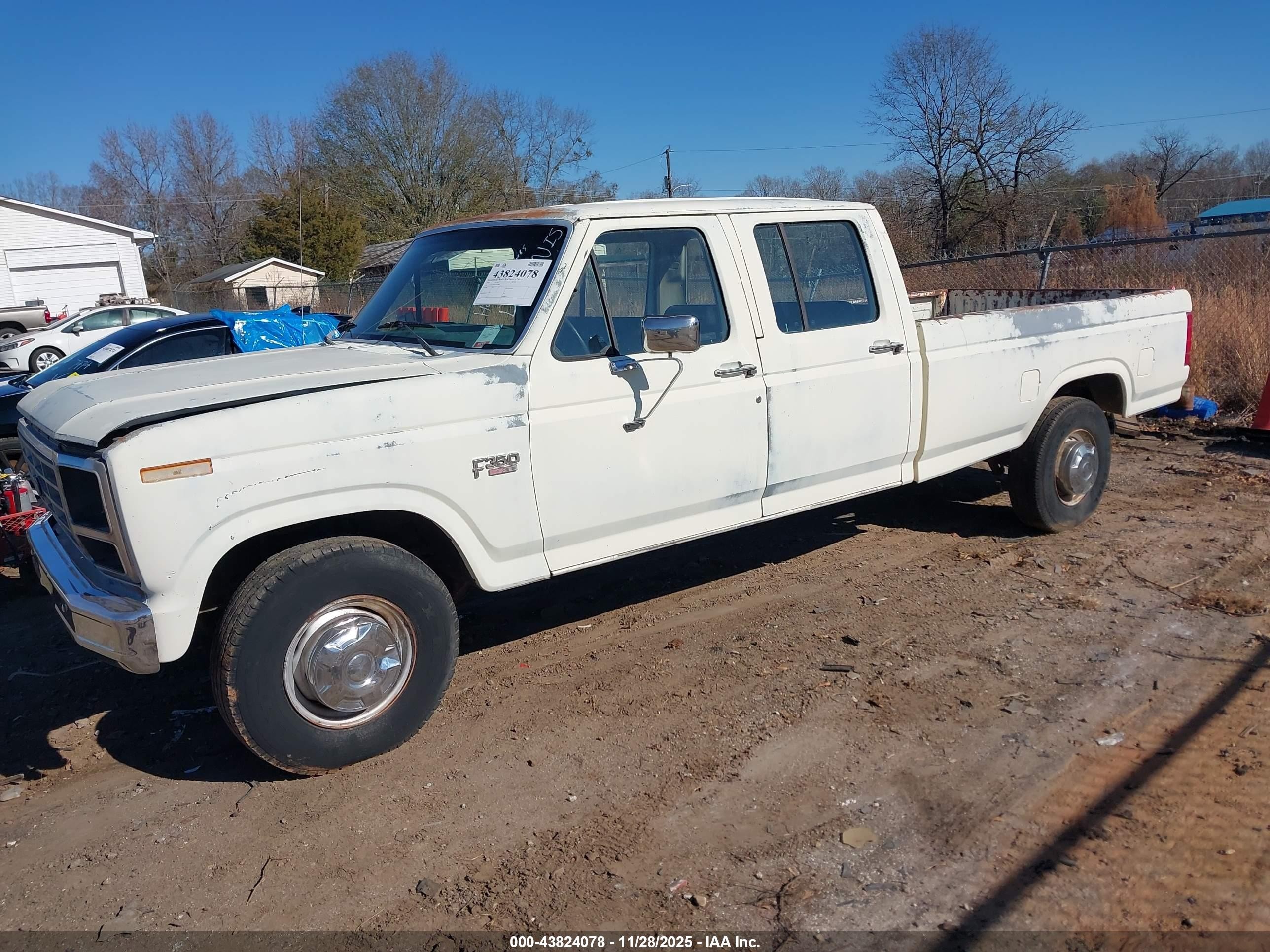 1986 Ford F350   White vin: 2FTJW35H4GCB32488