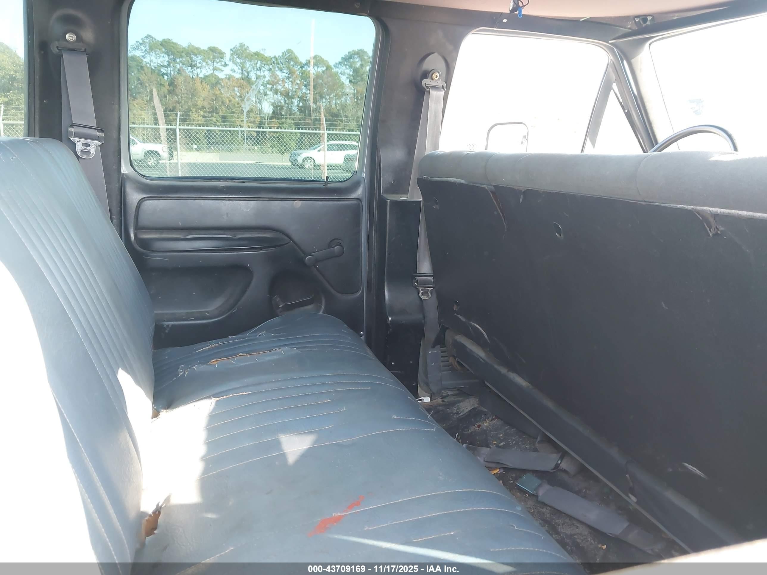 1993 Ford F350   Gray vin: 2FTJW35H9PCA84986