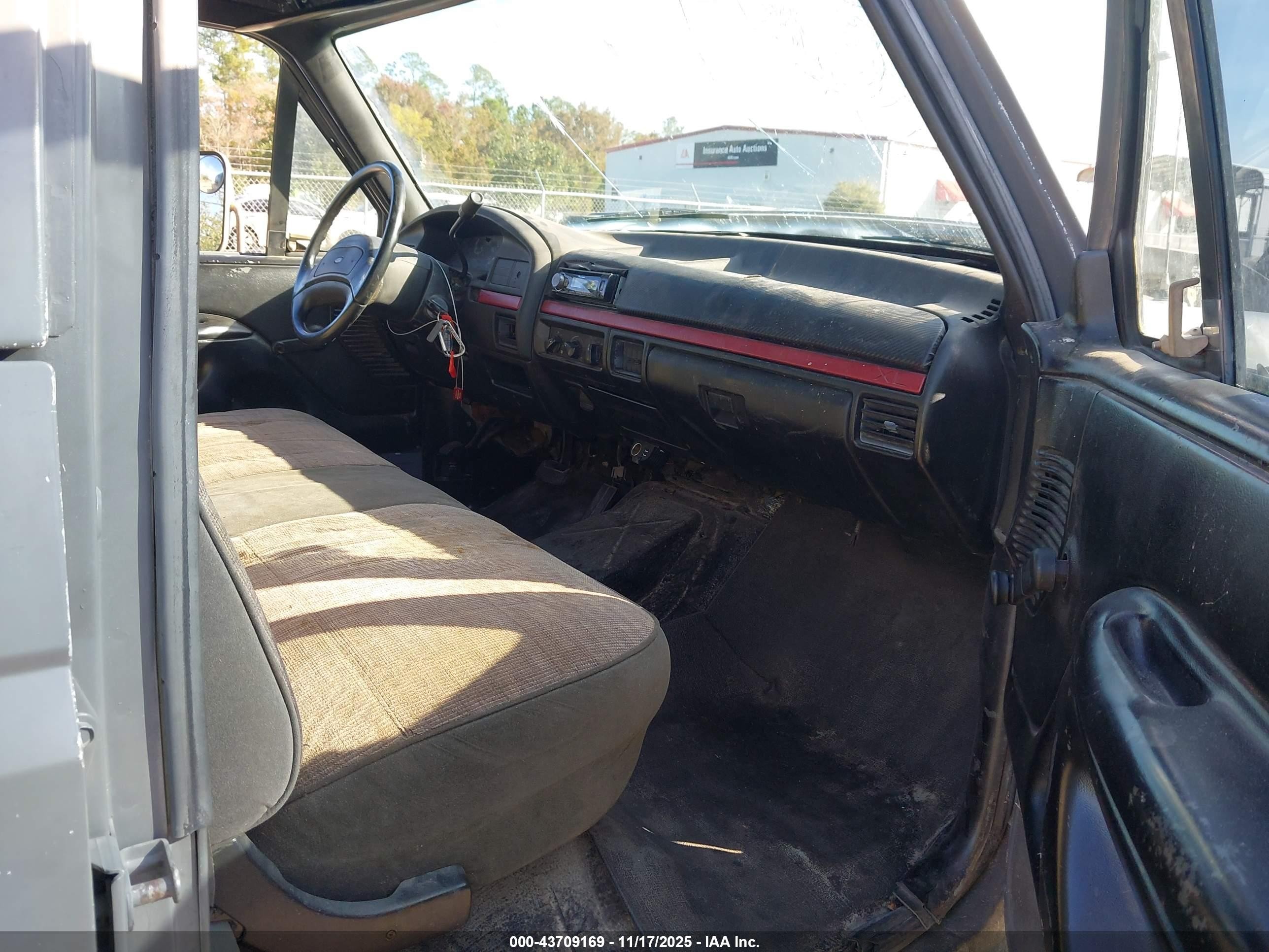 1993 Ford F350   Gray vin: 2FTJW35H9PCA84986
