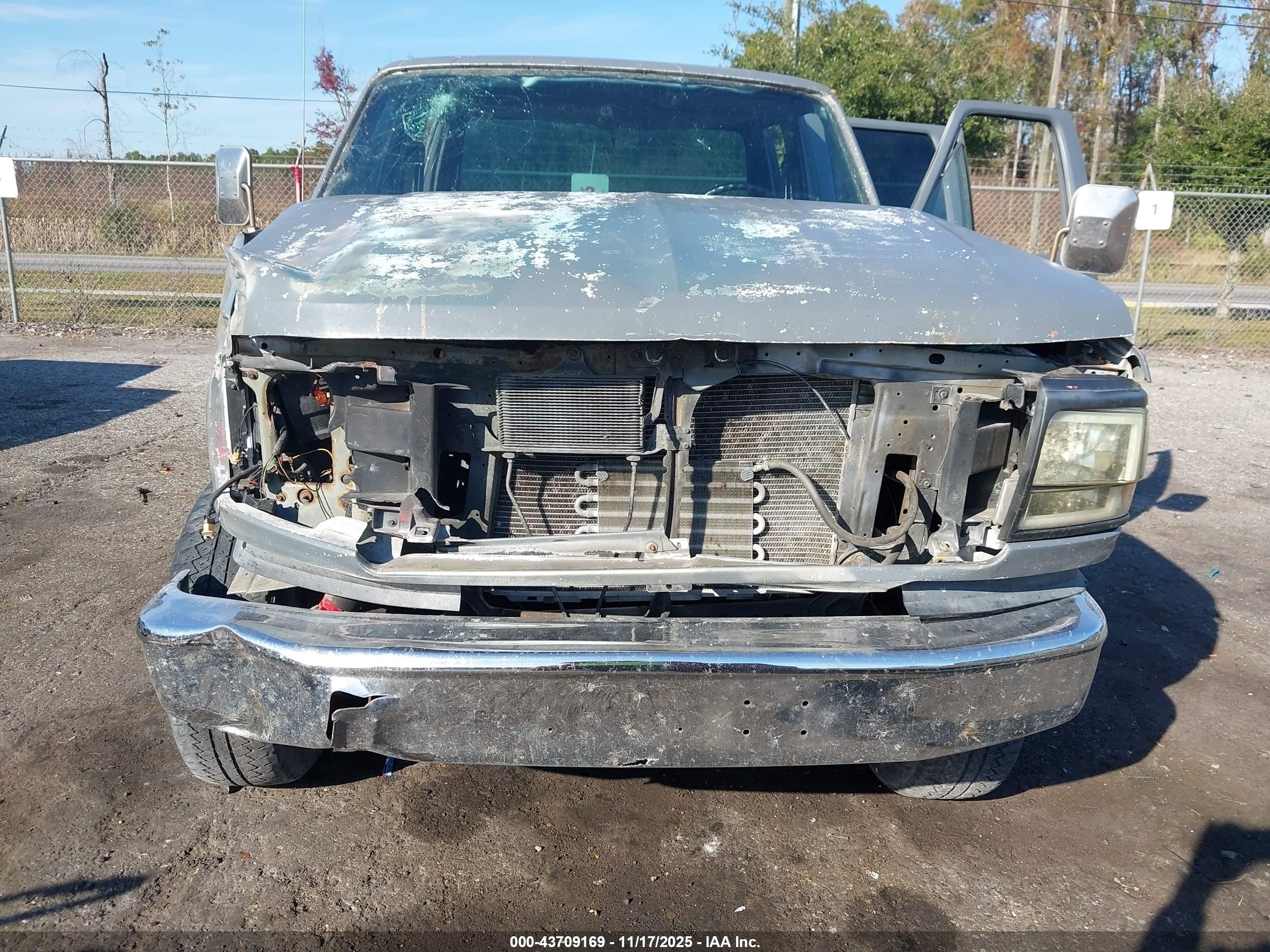 1993 Ford F350   Gray vin: 2FTJW35H9PCA84986