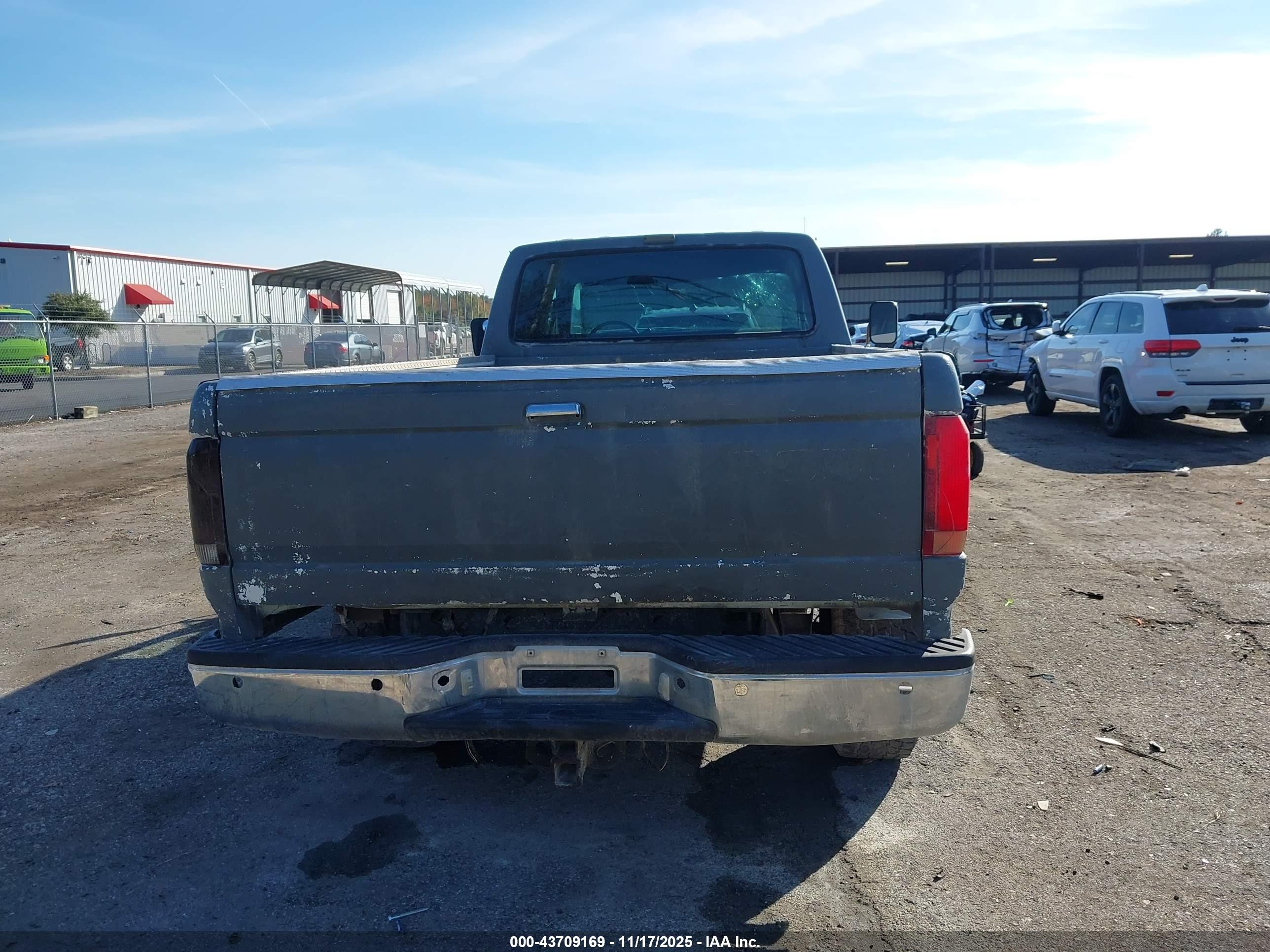 1993 Ford F350   Gray vin: 2FTJW35H9PCA84986