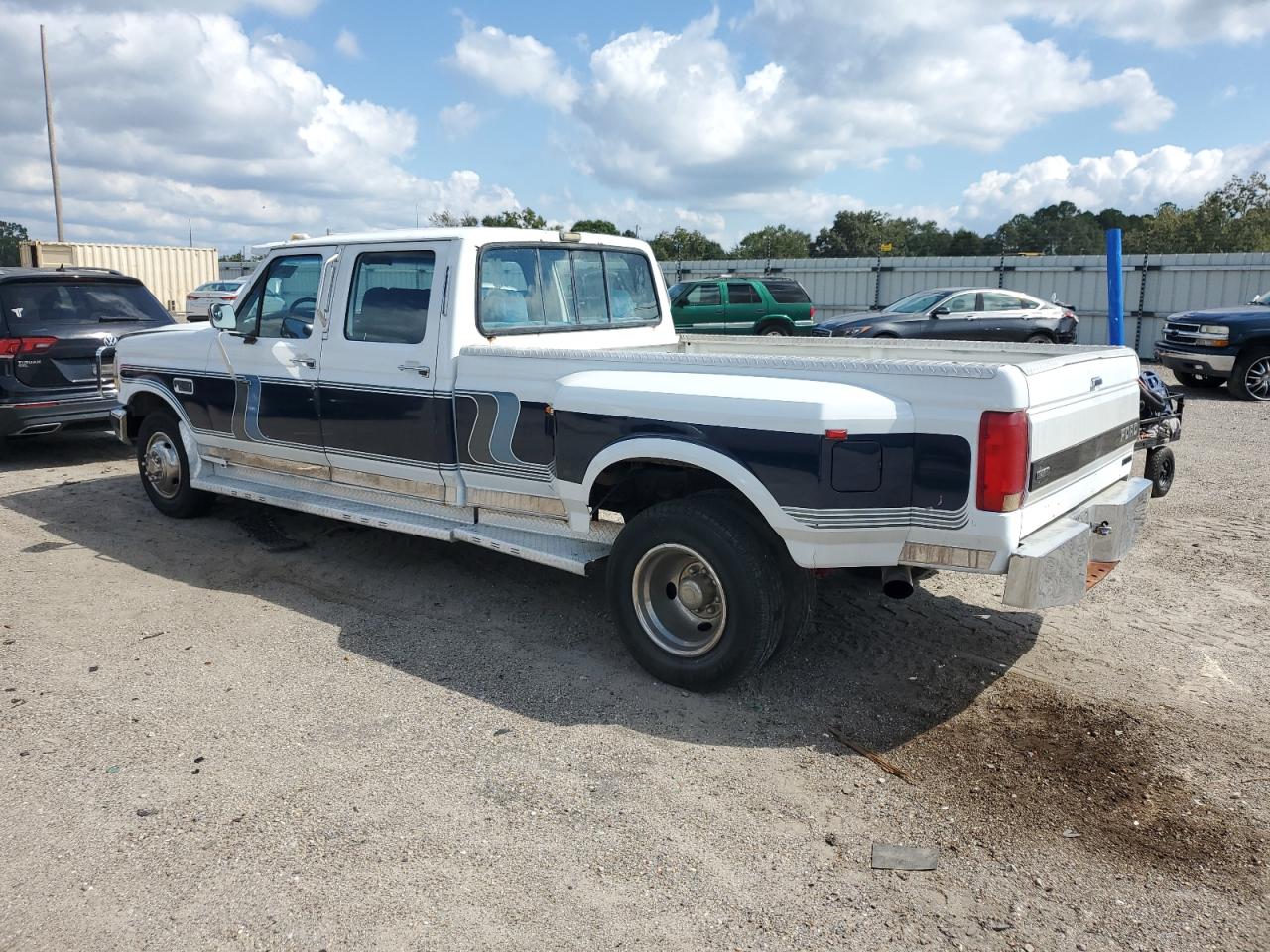 1993 Ford F350 Two Tone vin: 2FTJW35M0PCA34359