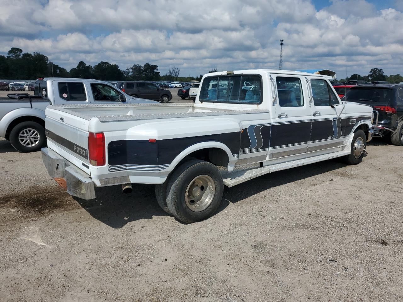 1993 Ford F350 Two Tone vin: 2FTJW35M0PCA34359
