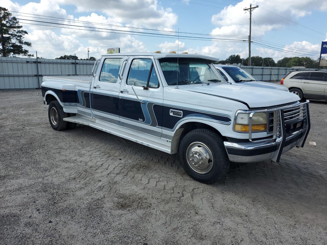 1993 Ford F350 Two Tone vin: 2FTJW35M0PCA34359