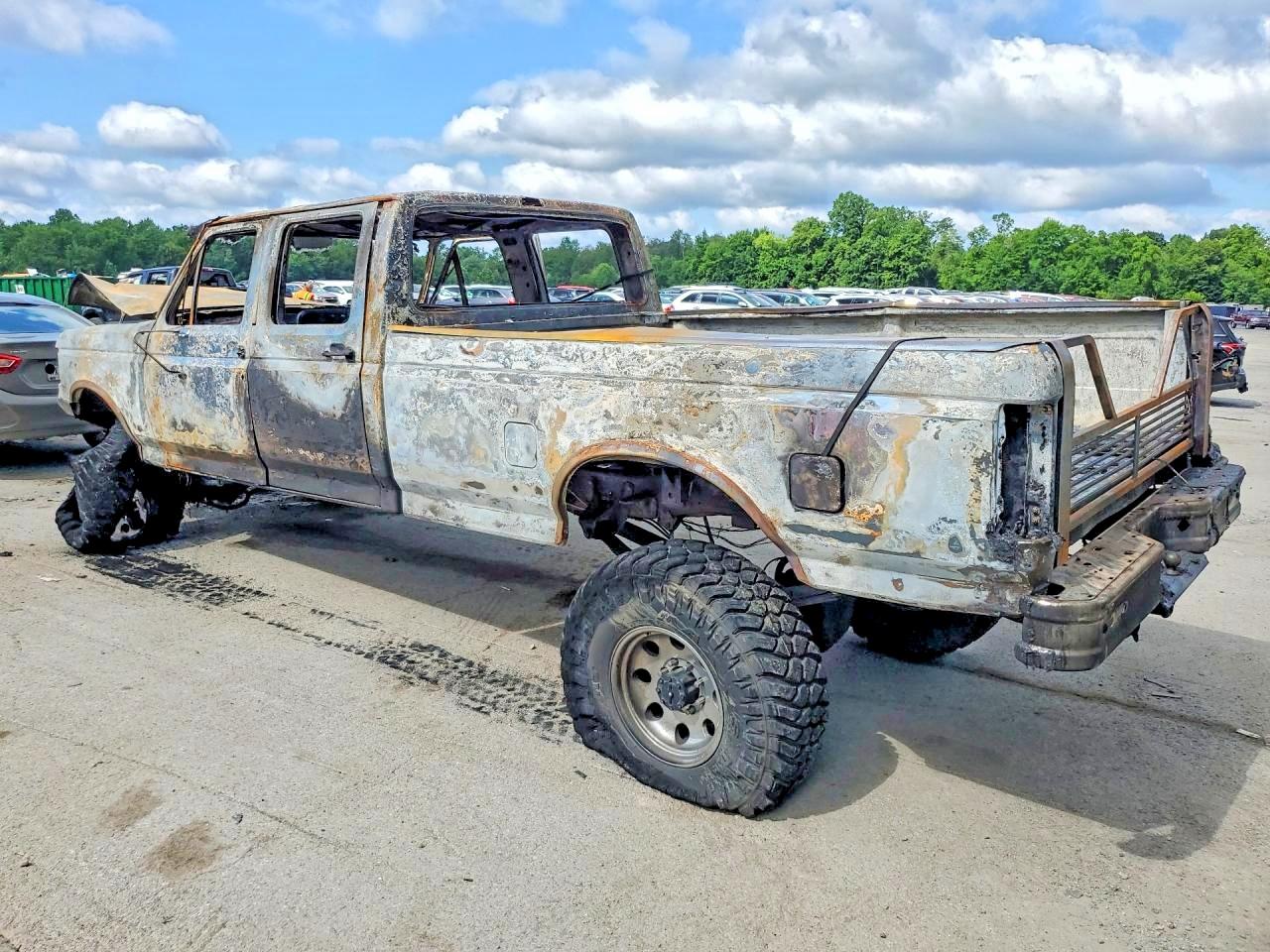 1988 Ford F350 Белый vin: 2FTJW36G2JCB18697