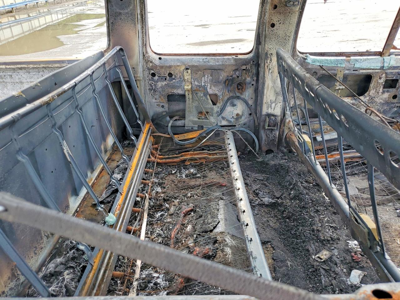 1988 Ford F350 Белый vin: 2FTJW36G2JCB18697