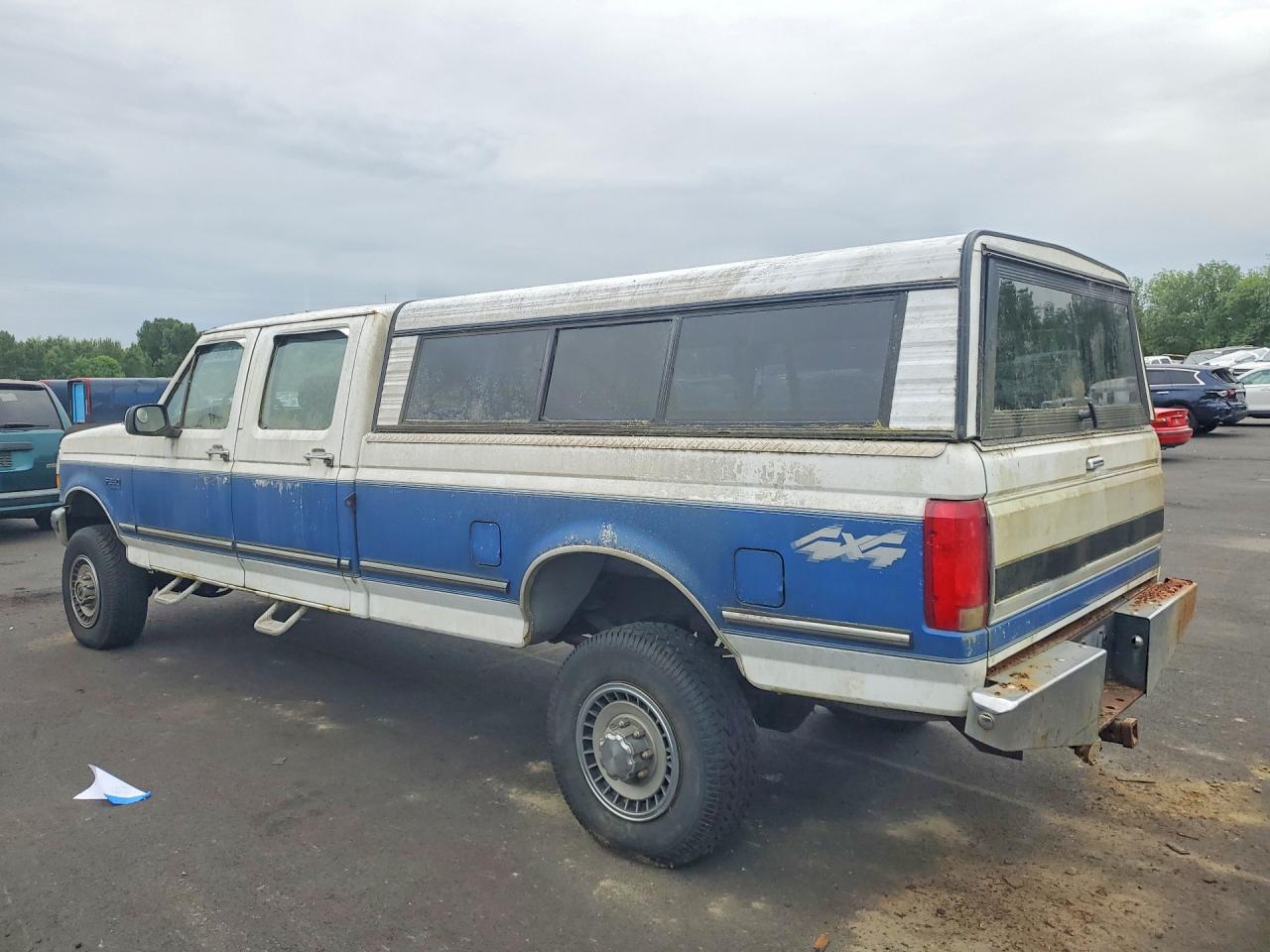 1992 Ford F350 Two Tone vin: 2FTJW36G4NCA67421