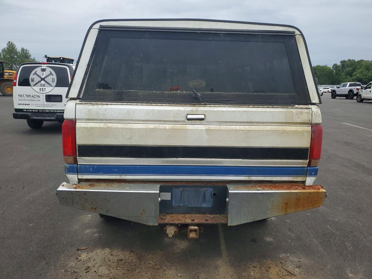 1992 Ford F350 Two Tone vin: 2FTJW36G4NCA67421
