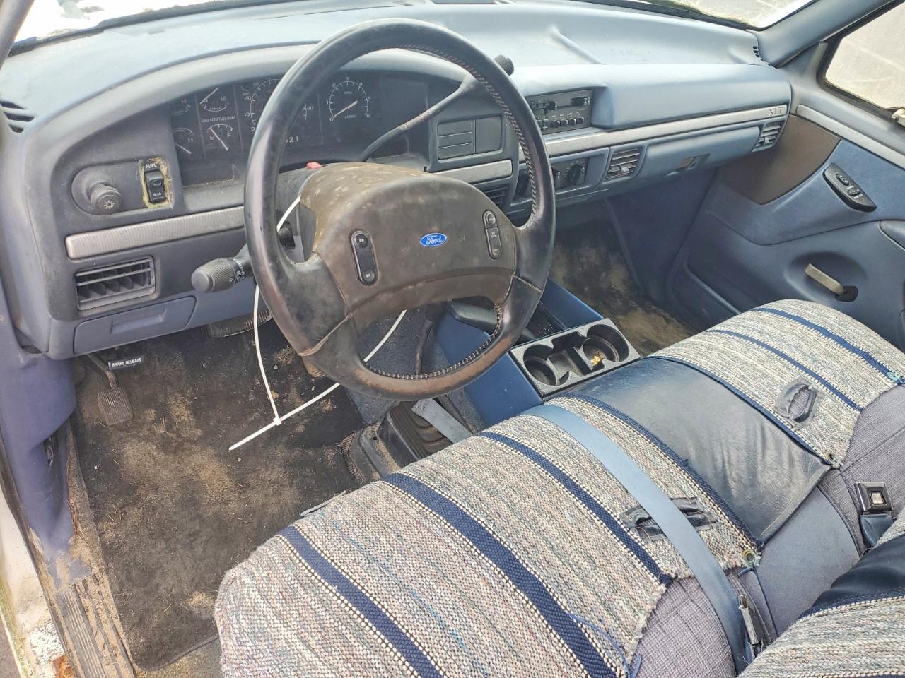 1992 Ford F350 Two Tone vin: 2FTJW36G4NCA67421