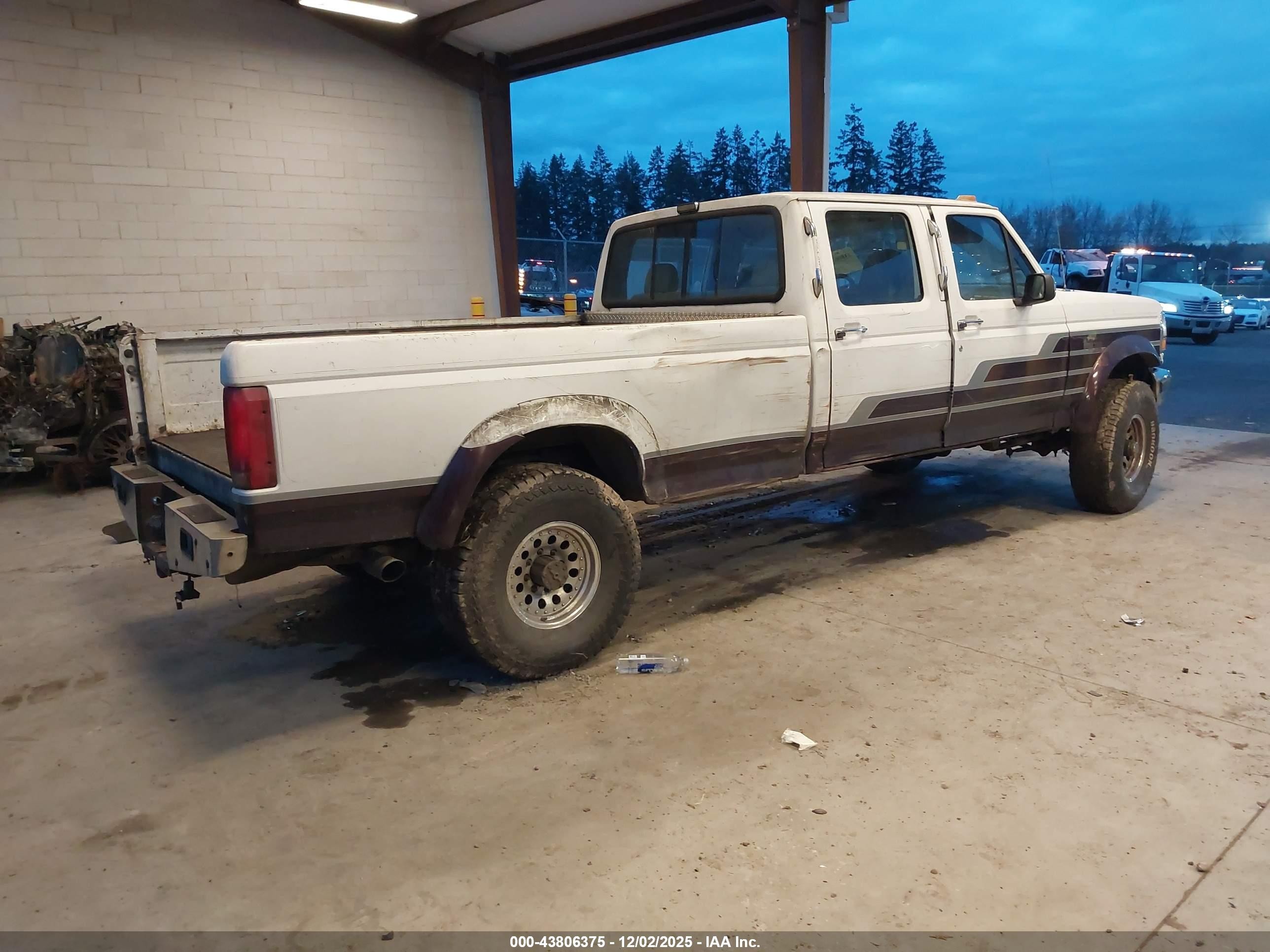 1993 Ford F350   White vin: 2FTJW36G8PCA05829