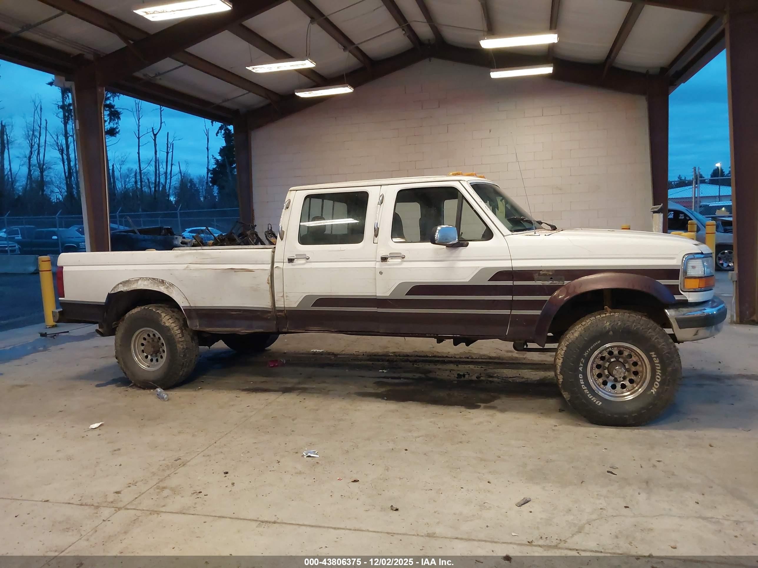 1993 Ford F350   White vin: 2FTJW36G8PCA05829