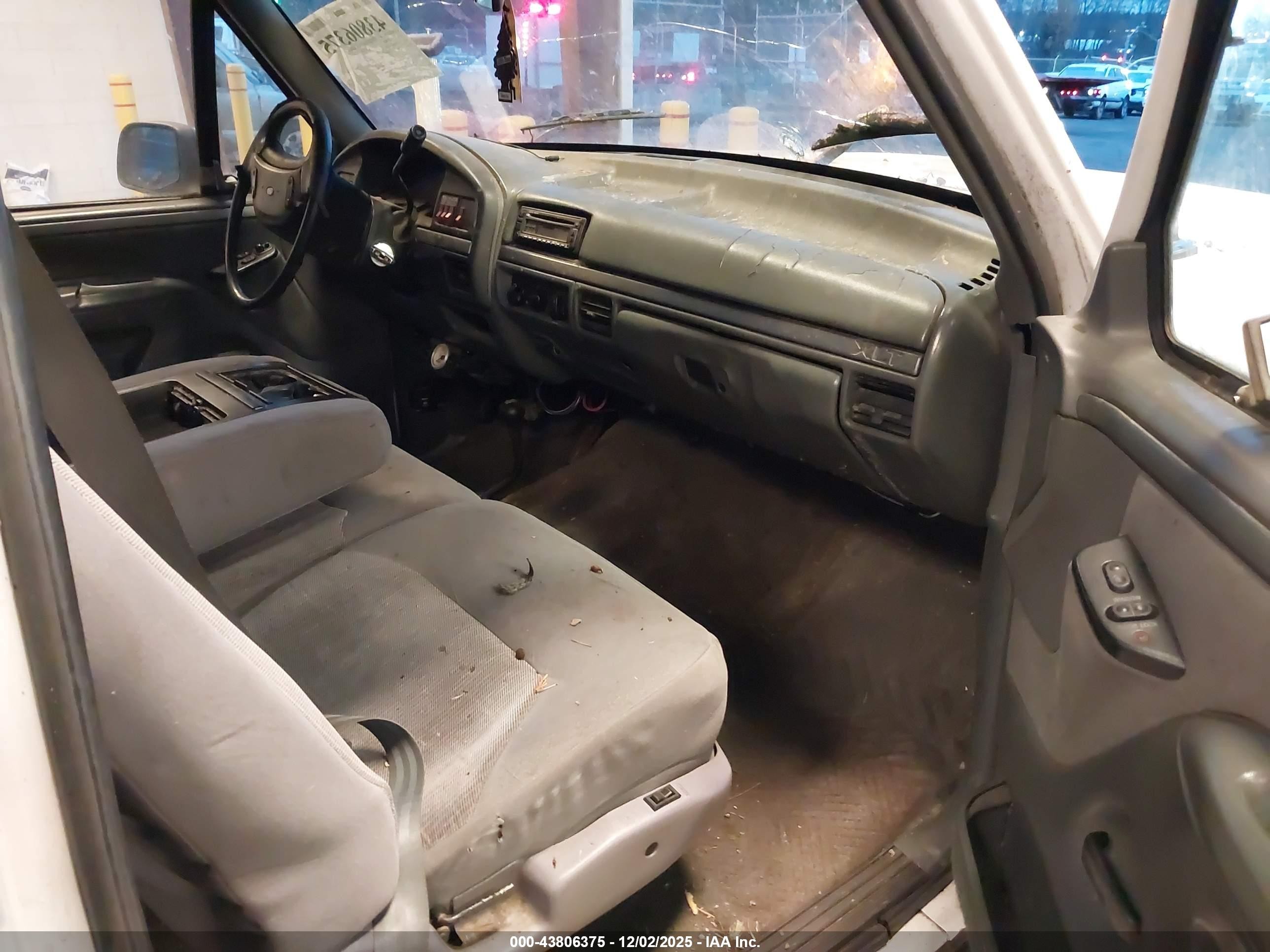 1993 Ford F350   White vin: 2FTJW36G8PCA05829