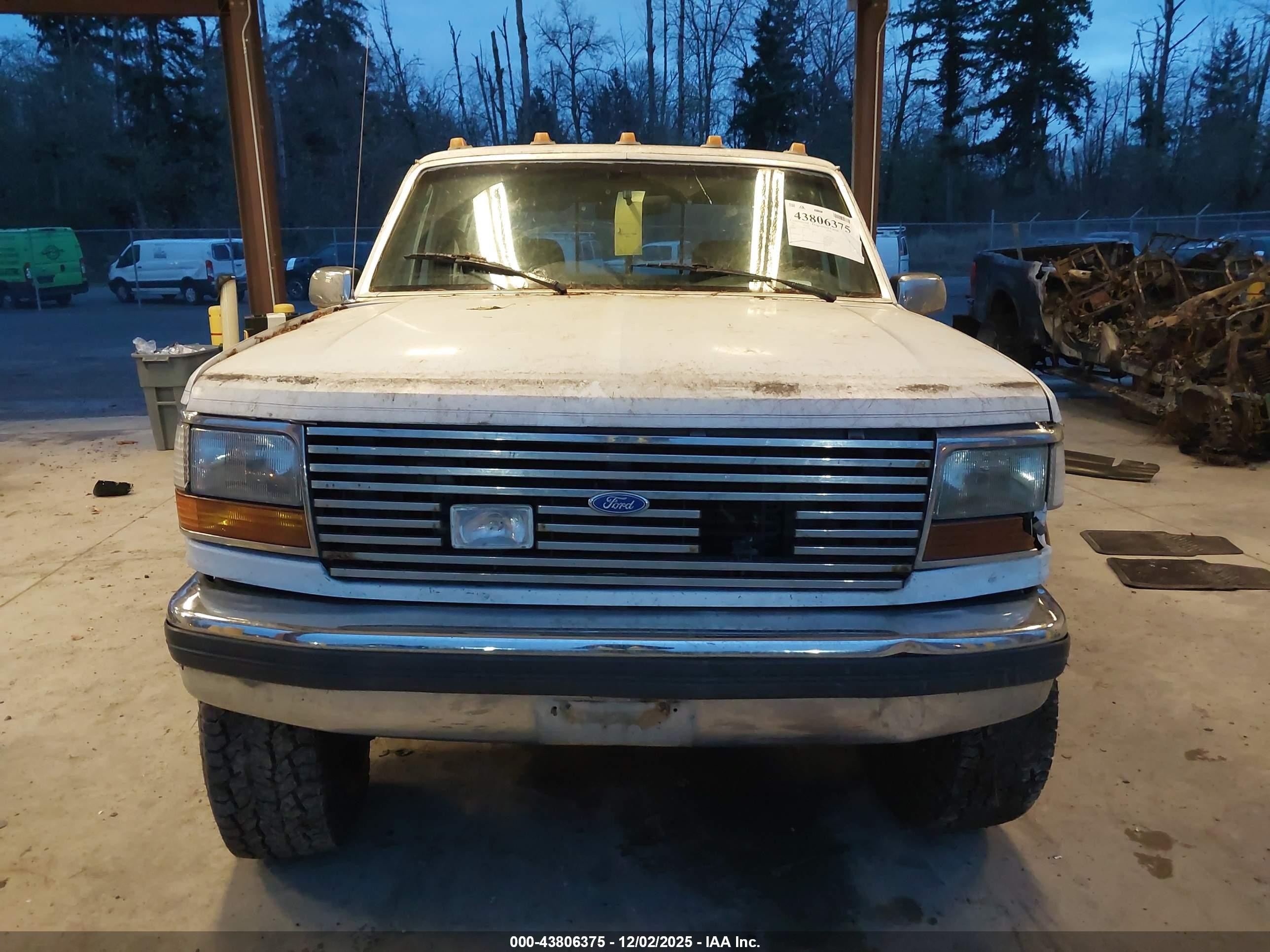 1993 Ford F350   White vin: 2FTJW36G8PCA05829