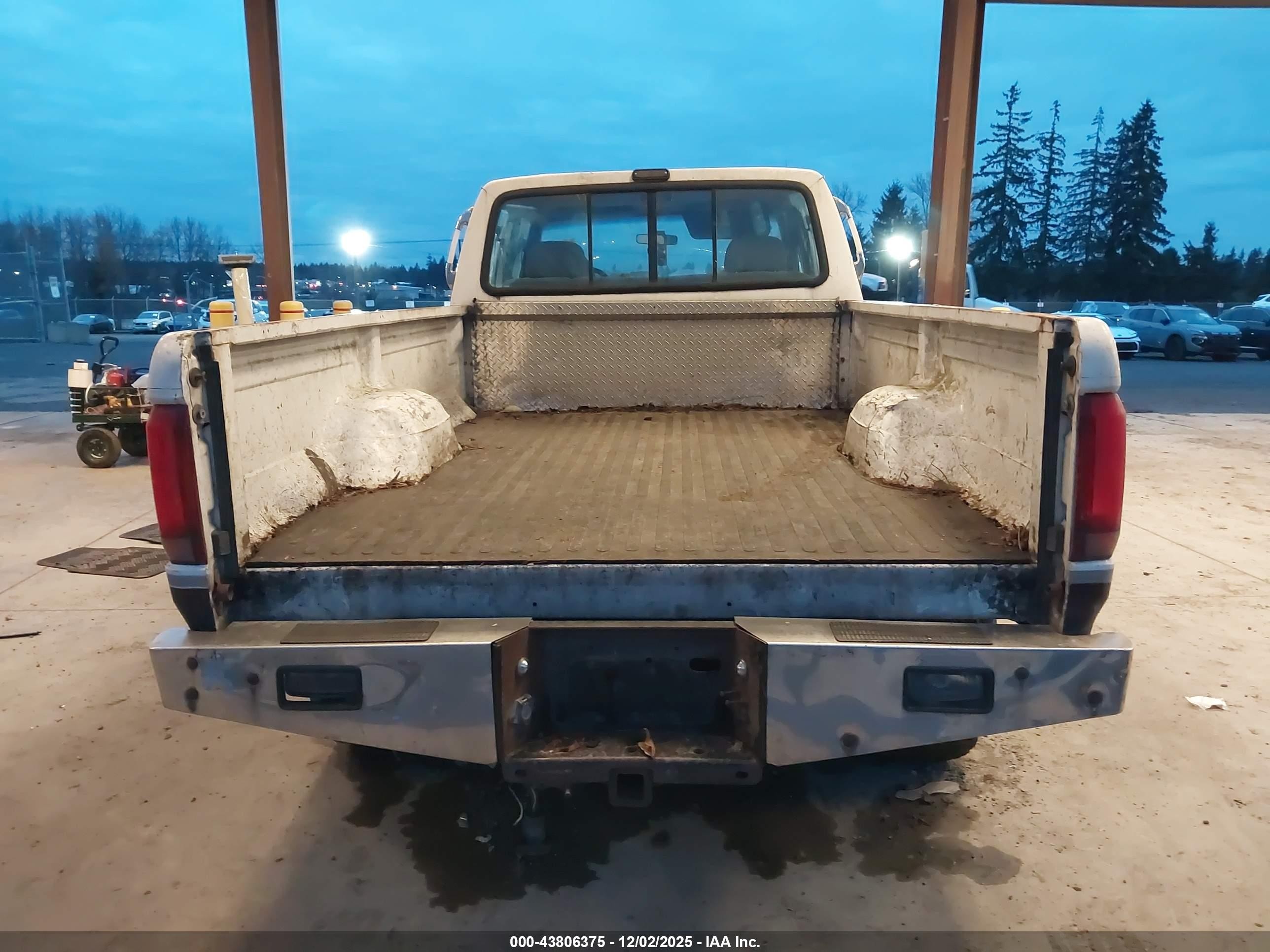 1993 Ford F350   White vin: 2FTJW36G8PCA05829