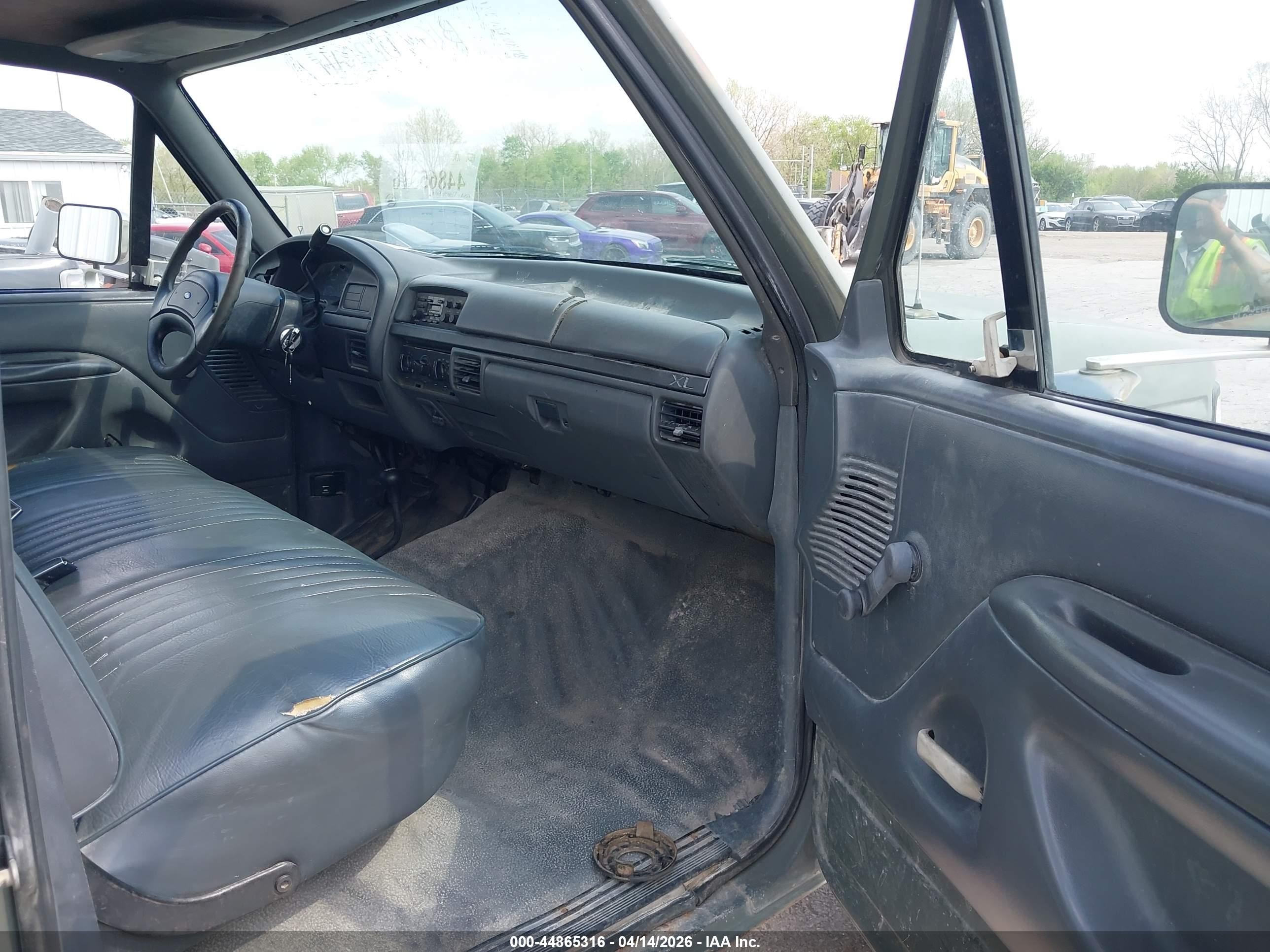 1993 Ford F350   Green vin: 2FTJW36H5PCB10014