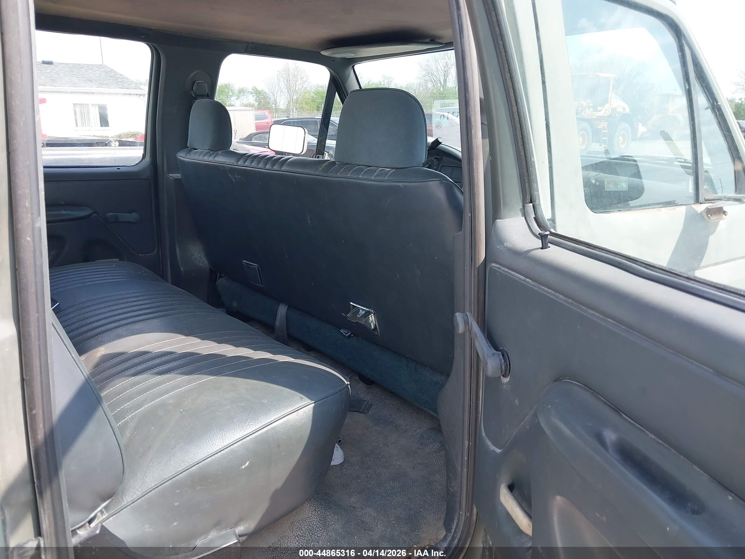 1993 Ford F350   Green vin: 2FTJW36H5PCB10014