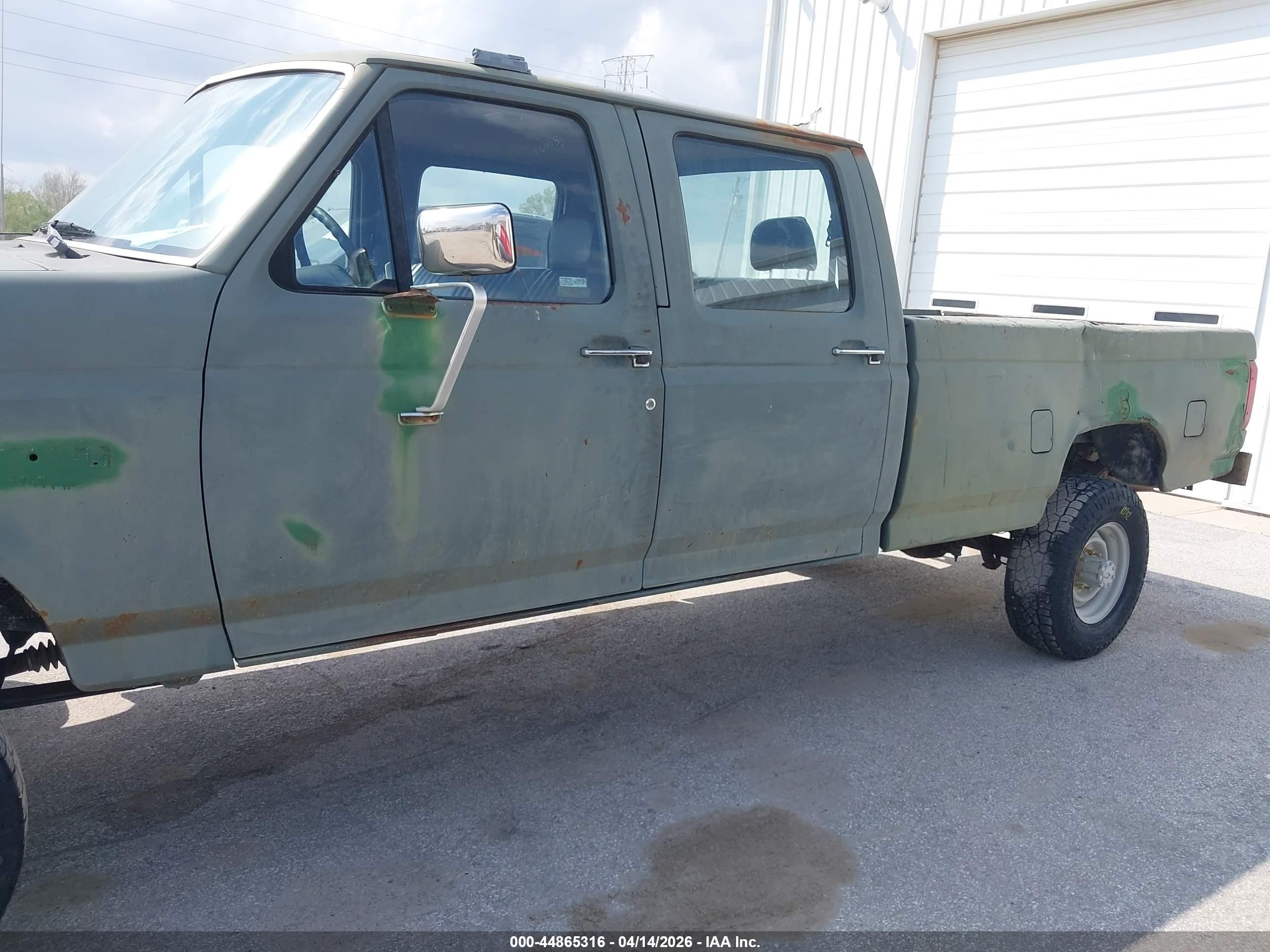 1993 Ford F350   Green vin: 2FTJW36H5PCB10014