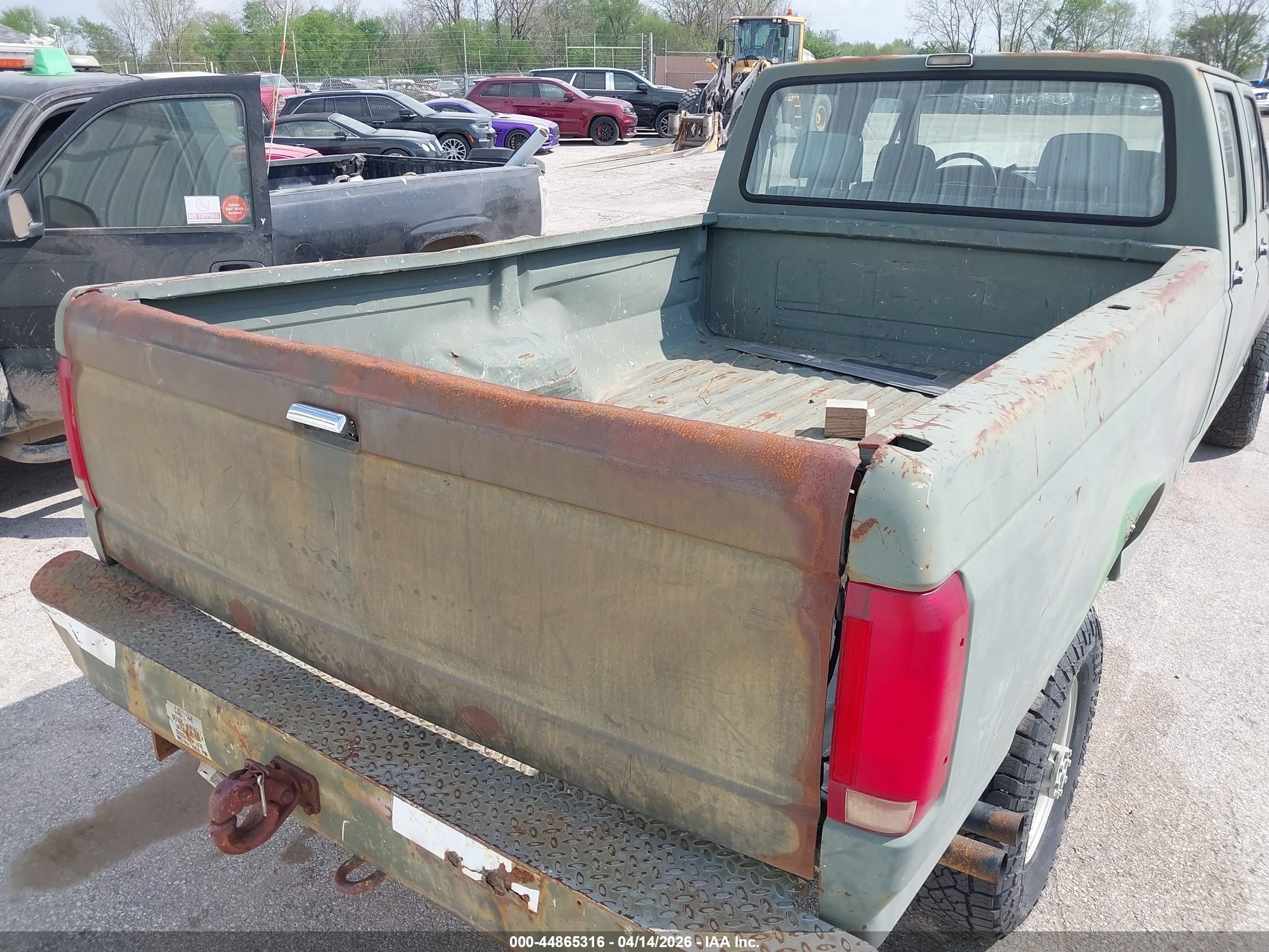 1993 Ford F350   Green vin: 2FTJW36H5PCB10014